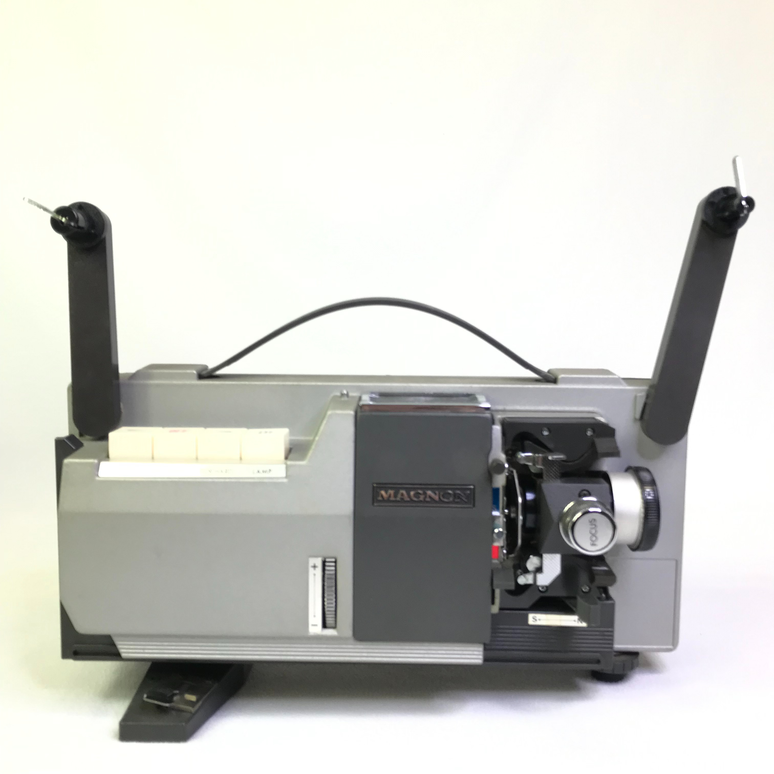  Projecteur de film 8 mm : Magnon 800 Instdual DLS Très bon état -  reconditionné (offre indisponible)