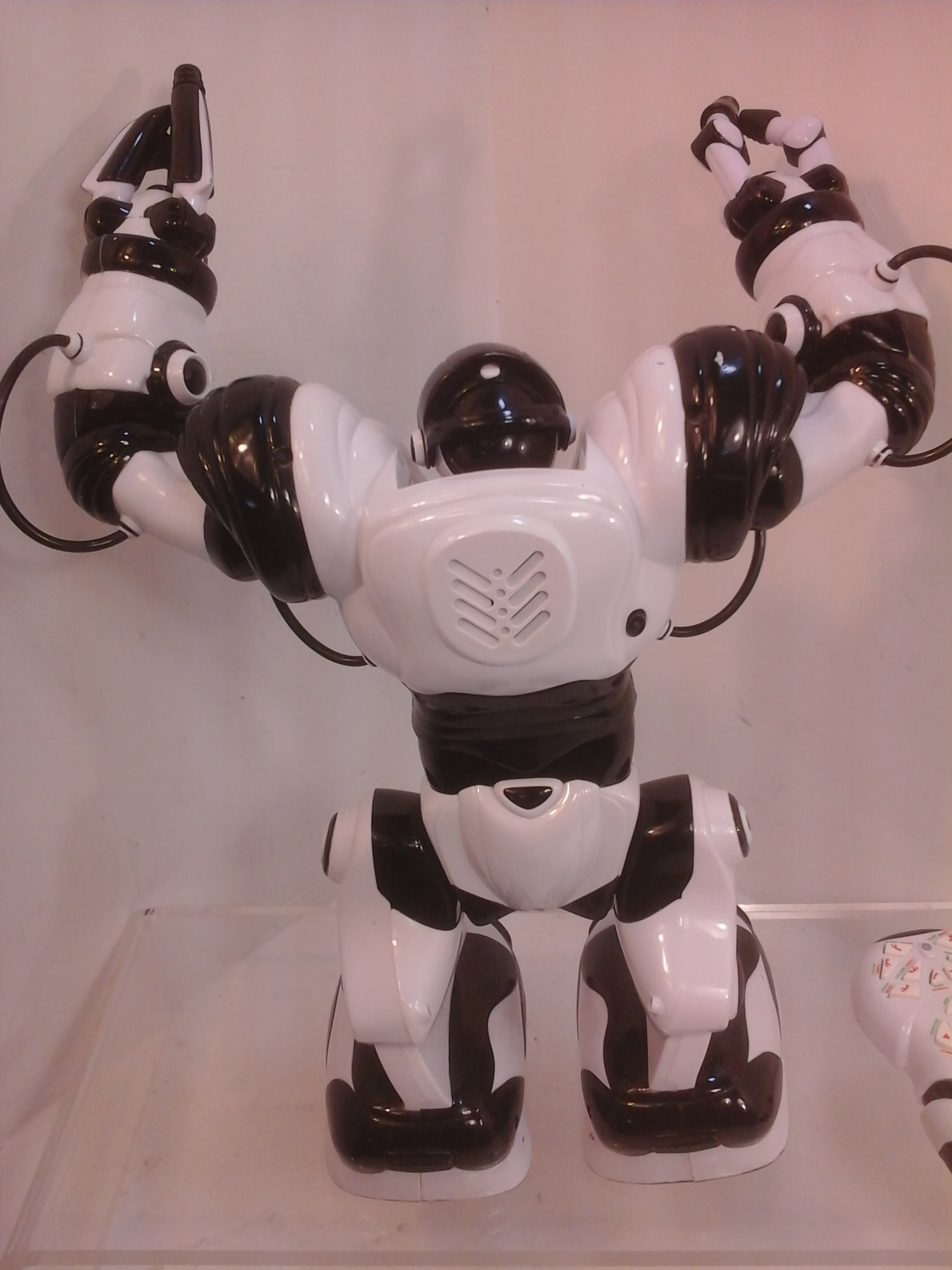 Voir photo 5 de Robot interactif noir et blanc-jouet high-tech pour enfants. Robot interactif noir et blanc-jouet high-tech pour enfants. Très bon état - Vue 5 -