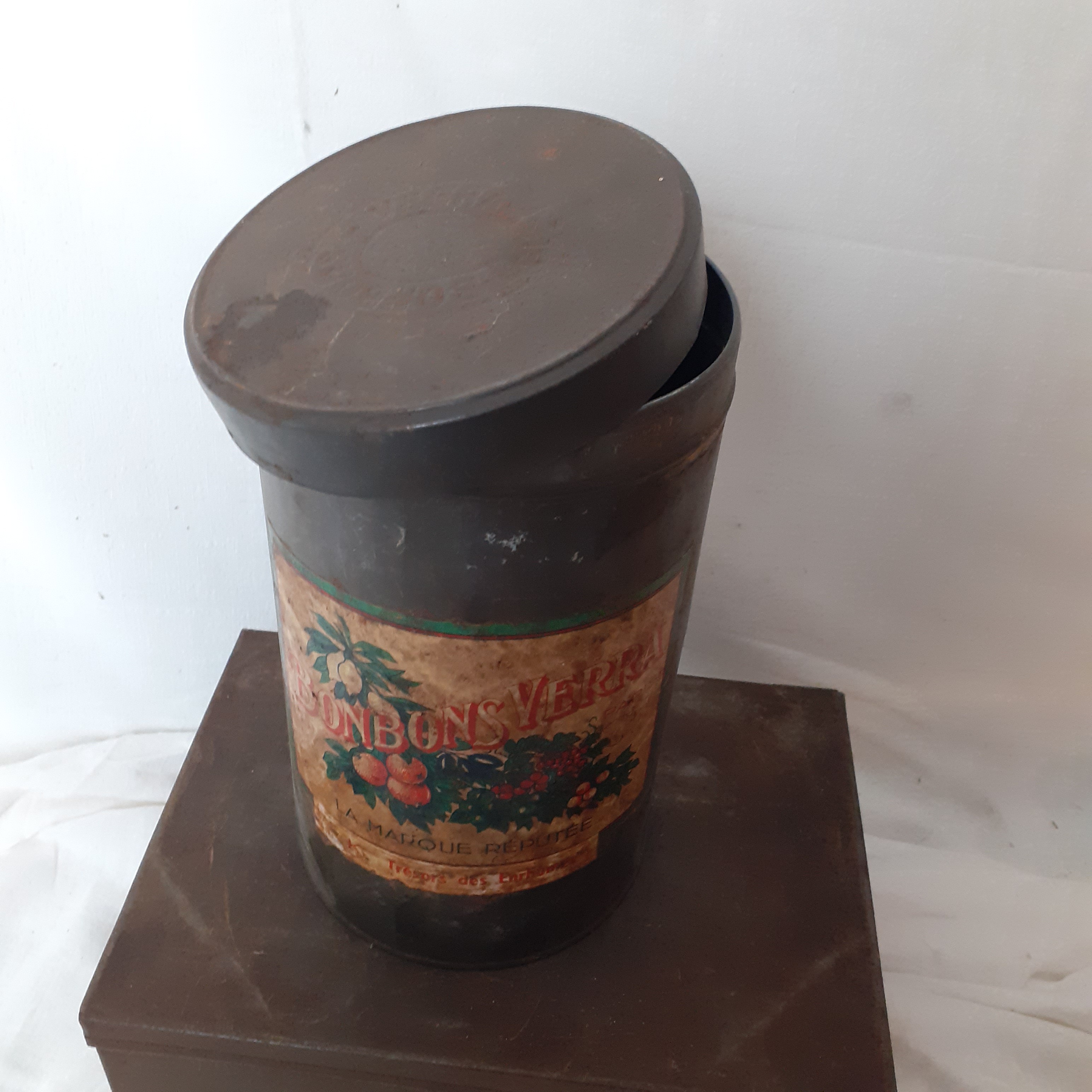 Ancienne boite à bonbons VERRA. ( le trésor des enrhumés) Bon état - Vue 5 - 