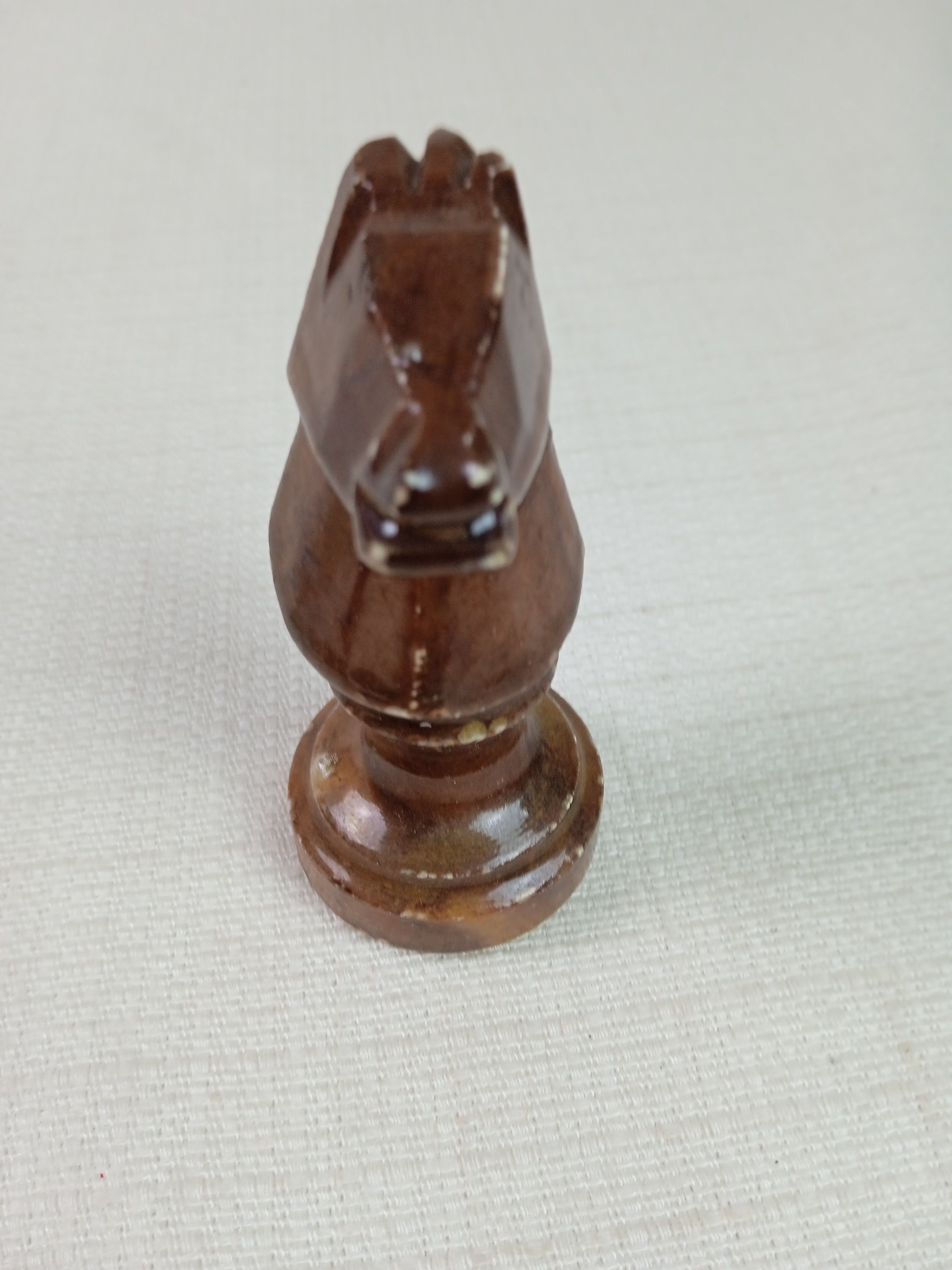 Voir photo 5 de Ensemble de pièces d'échiquier en albâtre de fabrication italienne C a and a Ensemble de pièces d'échiquier en albâtre de fabrication italienne C a and a Bon état - Vue 5 -