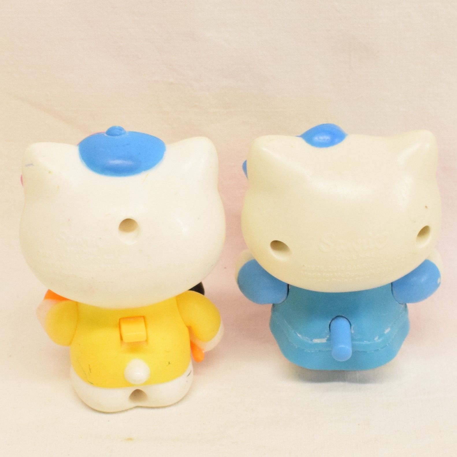 Lot de deux figurines Hello Kitty mac DO 2014 et deux portes-clés par SANRIO 76,04 État correct - Vue 4 - 