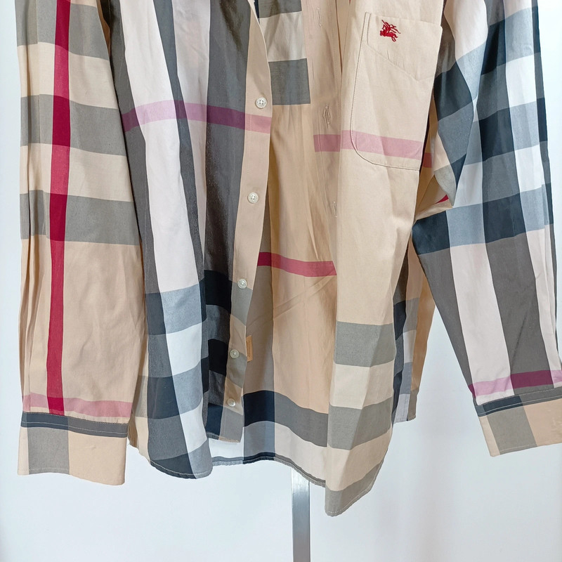 Voir photo 3 de Chemise burberry london à carreaux iconiques beige gris rouge t.52 Chemise burberry london à carreaux iconiques beige gris rouge t.52 Très bon état - Vue 3 -