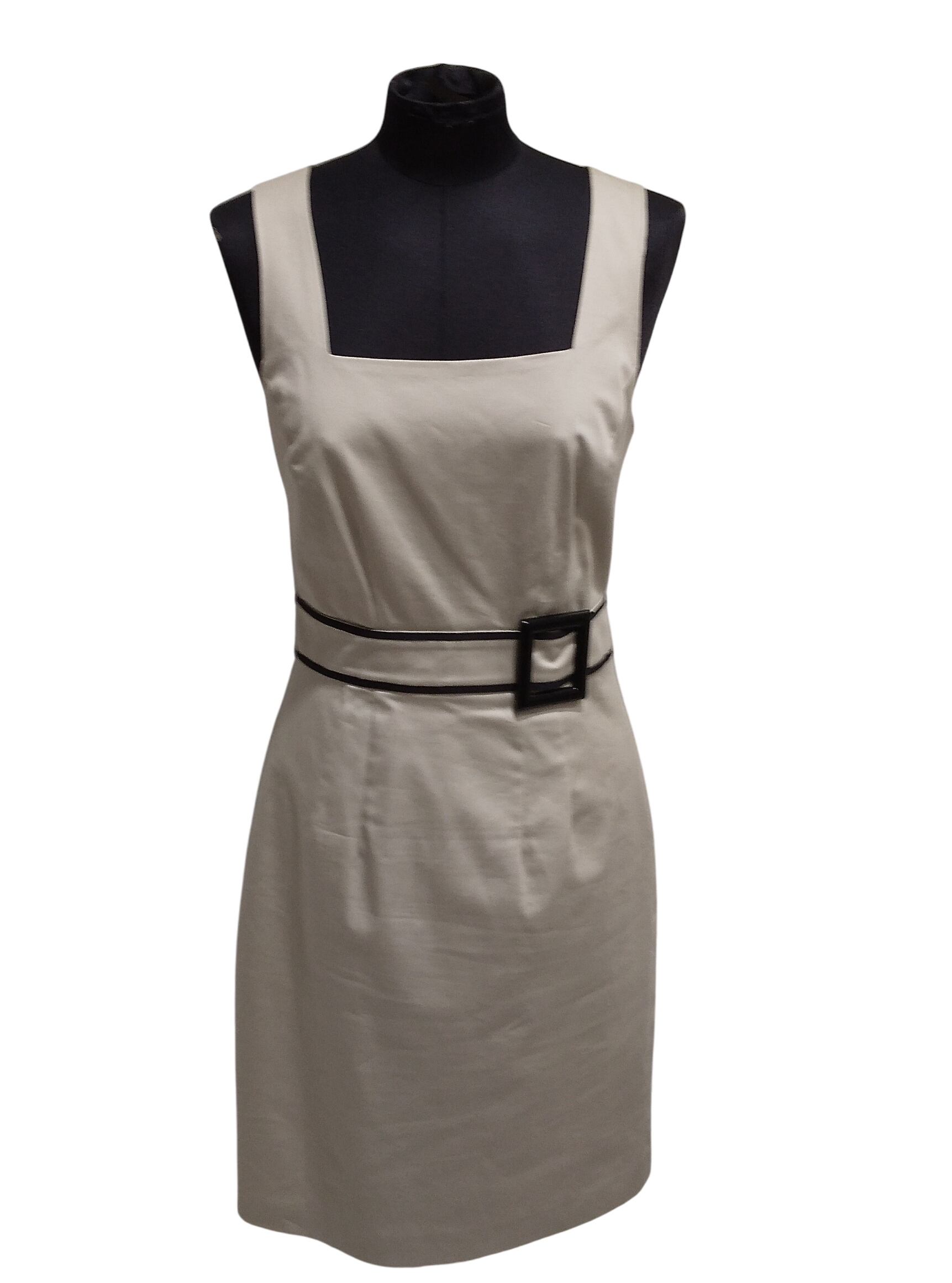 Acheter Robe unie avec ceinture beige et bande noir intégré, Caroll - 36 Bon état - 15,00 € Robe unie avec ceinture beige et bande noir intégré, Caroll - 36 Bon état - reconditionné disponible sur Label Emmaüs