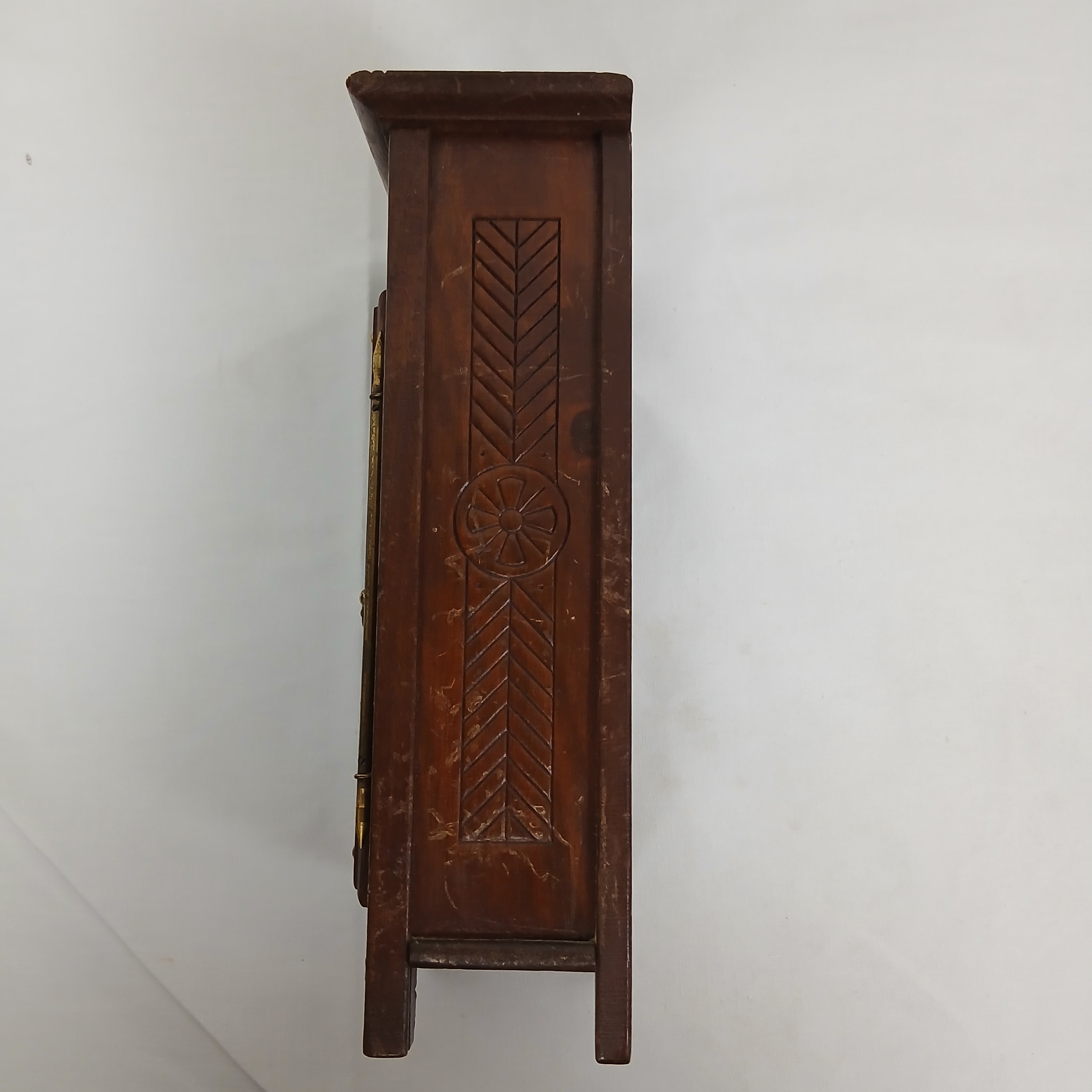 Voir photo 14 de ARMOIRE POUR POUPÉE BRETONNE AVEC HORLOGE MÉCANIQUE VINTAGE ARMOIRE POUR POUPÉE BRETONNE AVEC HORLOGE MÉCANIQUE VINTAGE État correct - Vue 14 -