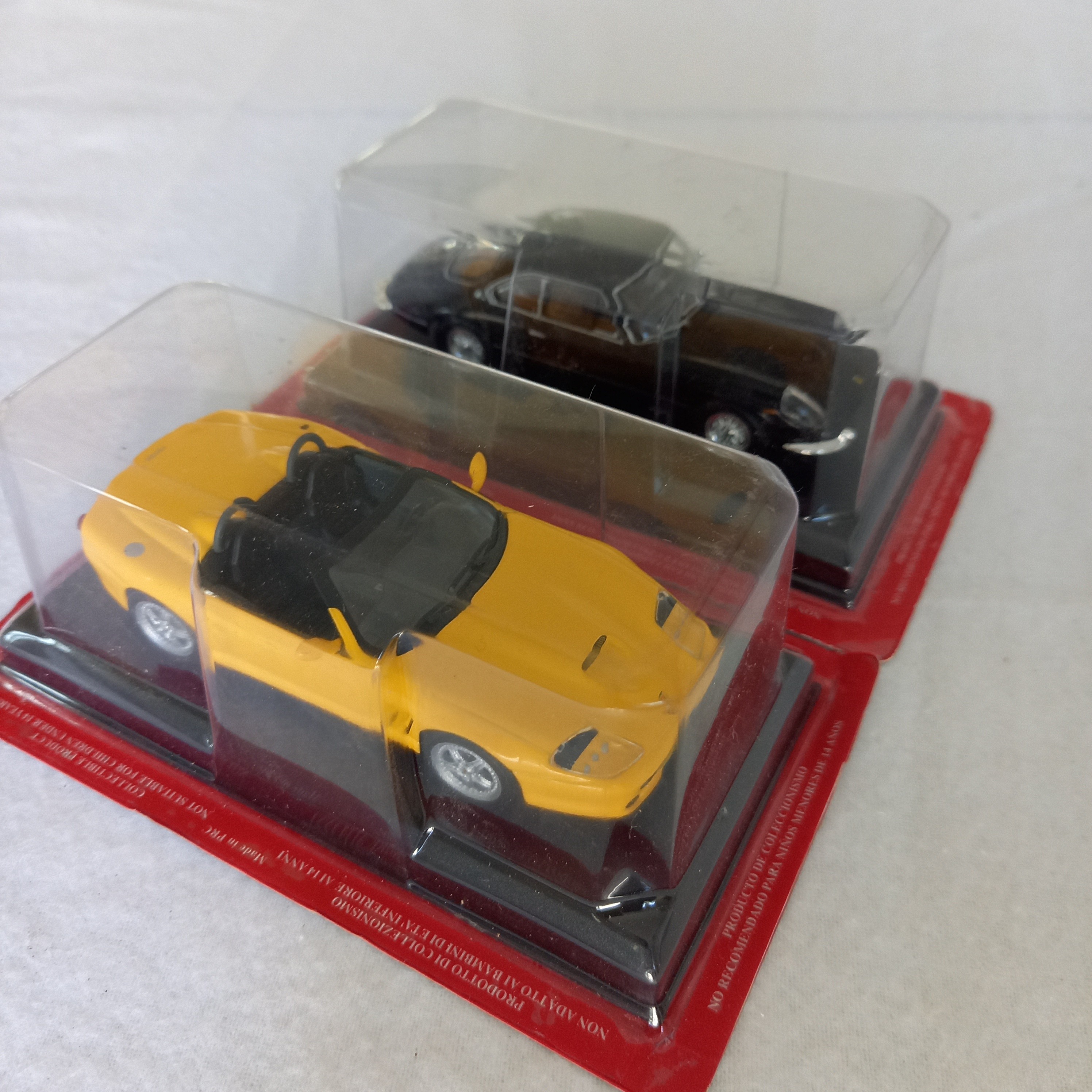 Deux voitures miniatures Collection Ferrari Comme neuf - Vue 3 - 