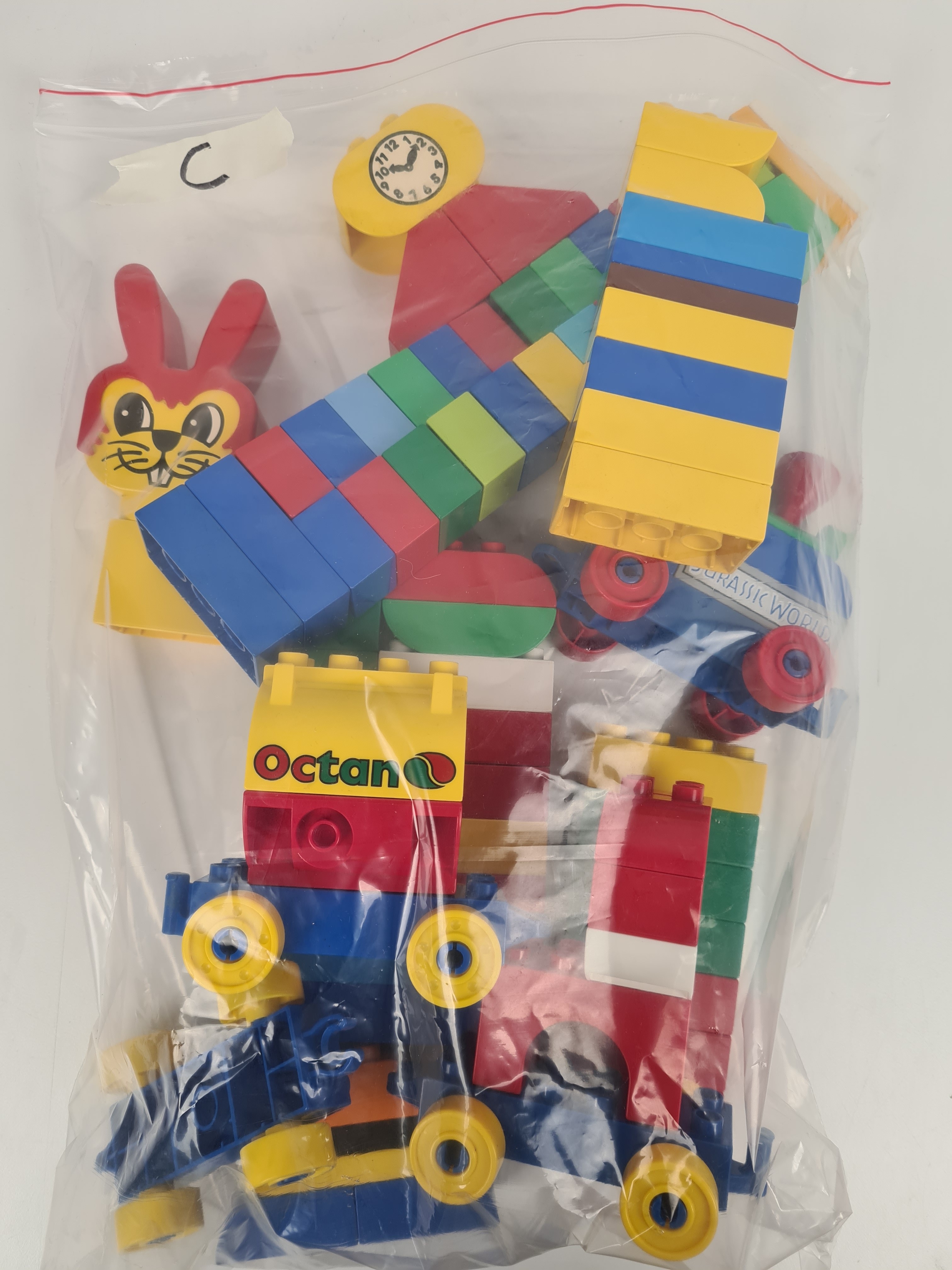 Lego Duplo - Sachet 1kg blocs de construction en vrac avec 1 locomotive et des personnages - +12 mois - Photo 0
