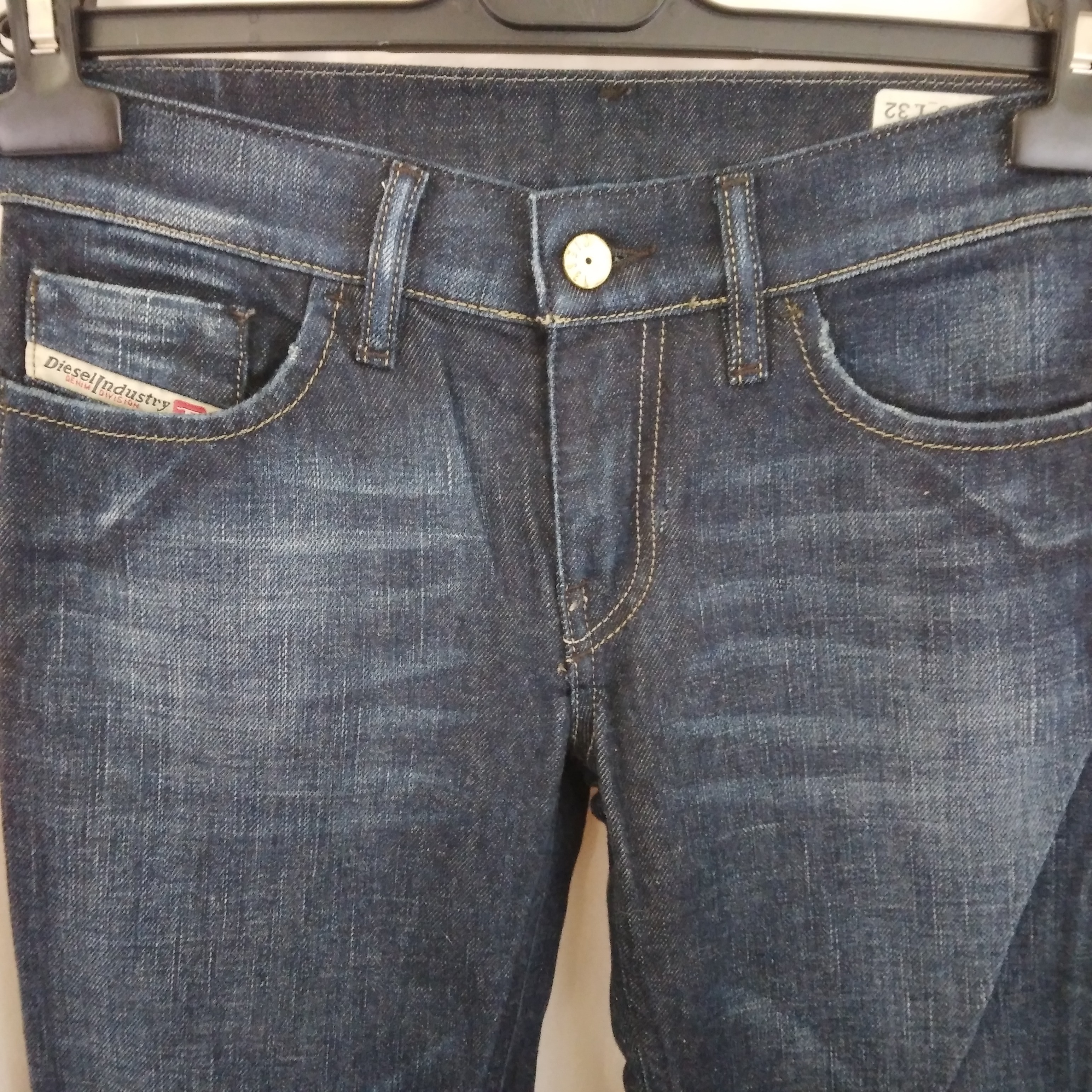 Voir photo 5 de Jean délavé pour femme Diesel Jean délavé pour femme Diesel Très bon état - Vue 5 -