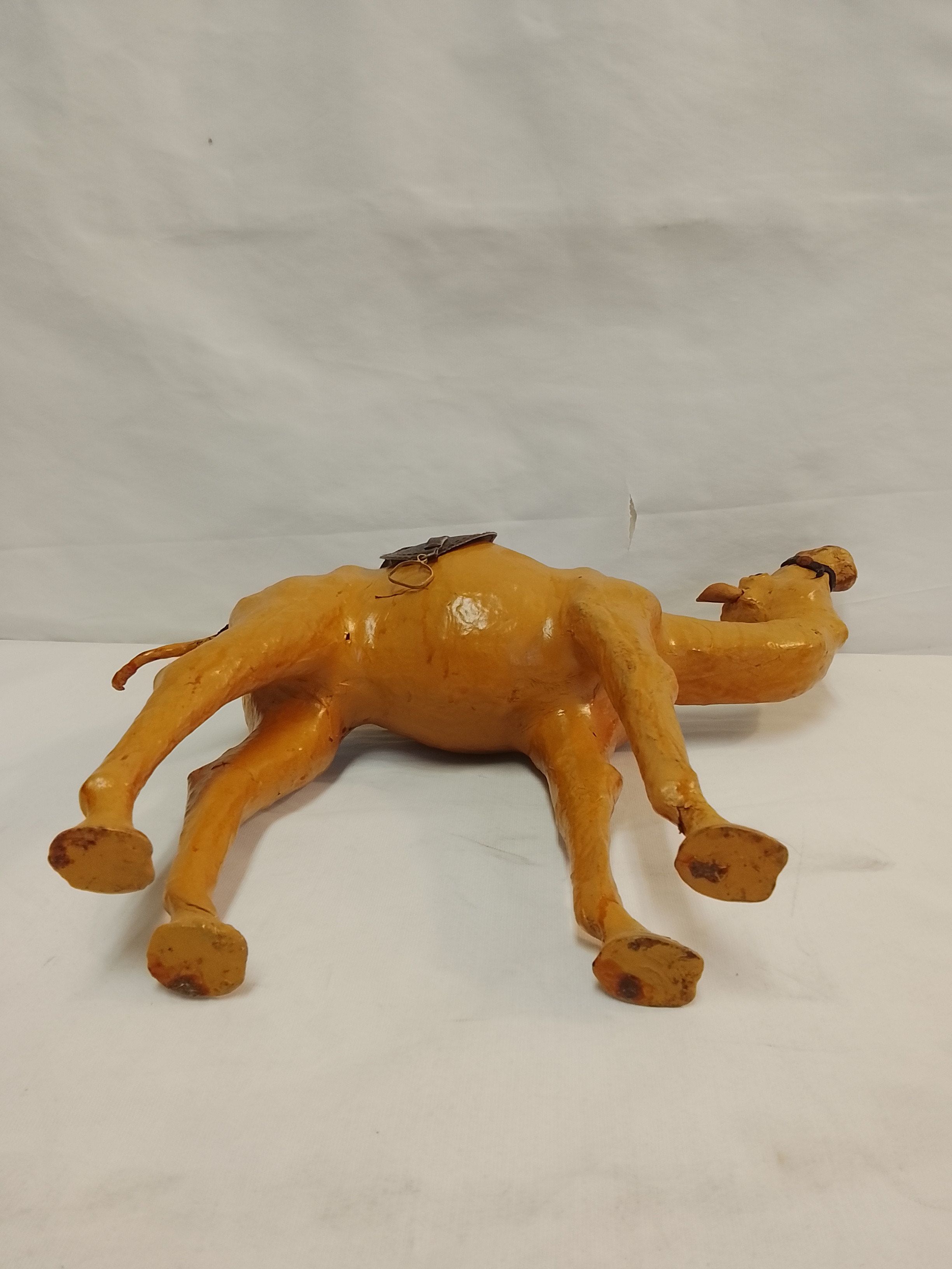 Figurine grand dromadaire en cuir vintage État correct - Vue 5 - 