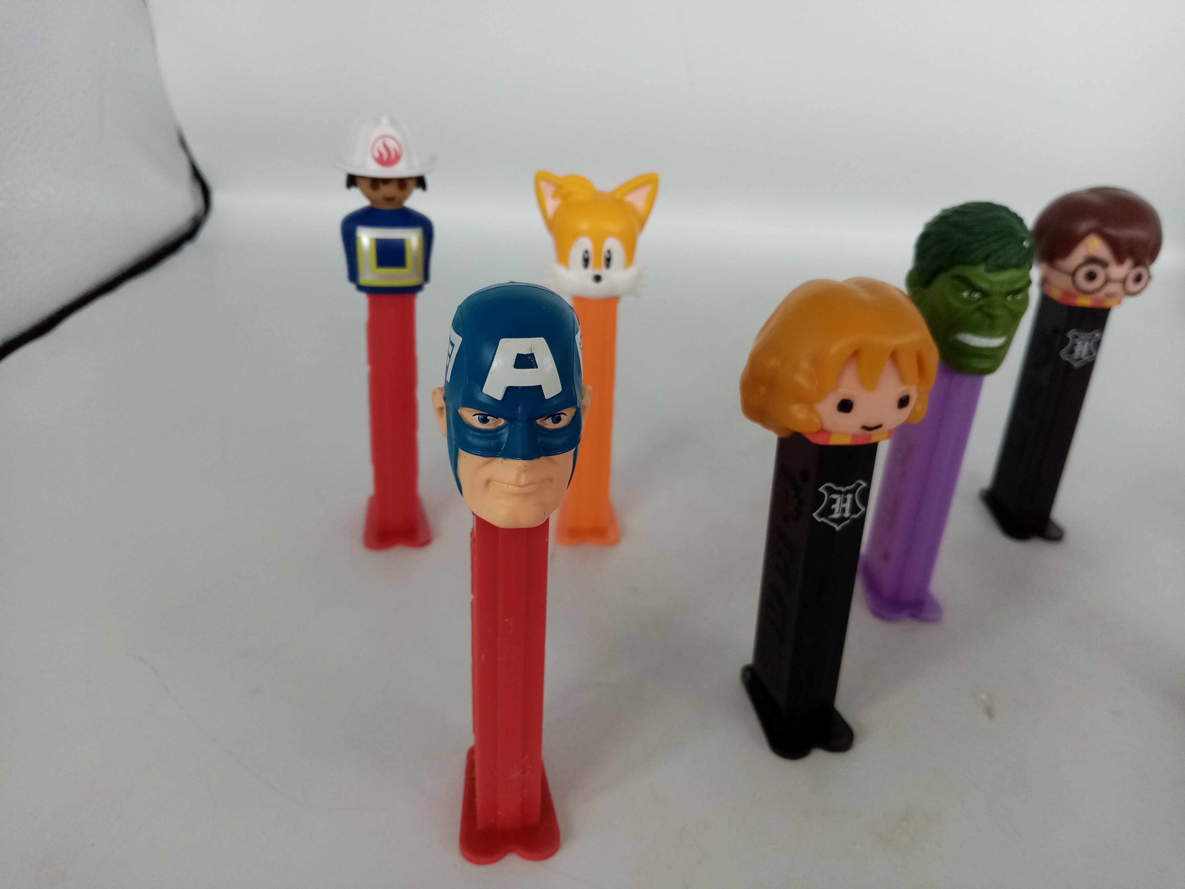 Lot de 8 distributeurs de bonbons PEZ Bon état - Vue 3 - 