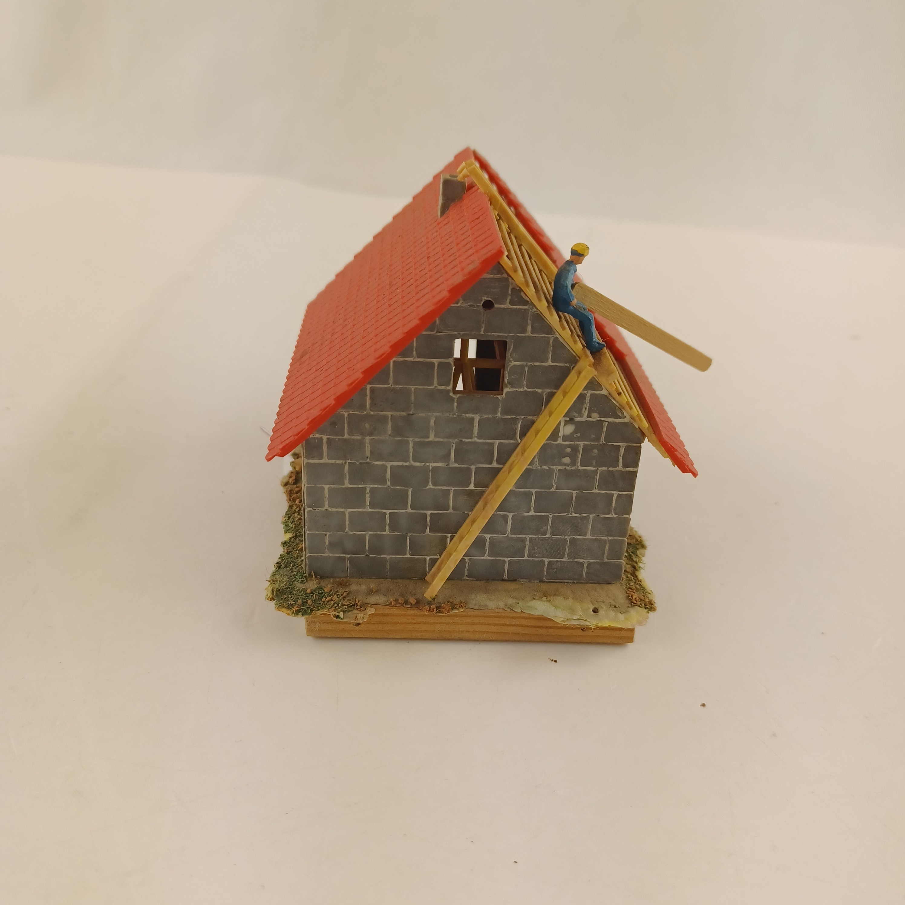 Maquette de modélisme d'une maison en construction de 8x8x6 cm Très bon état - Vue 4 - 