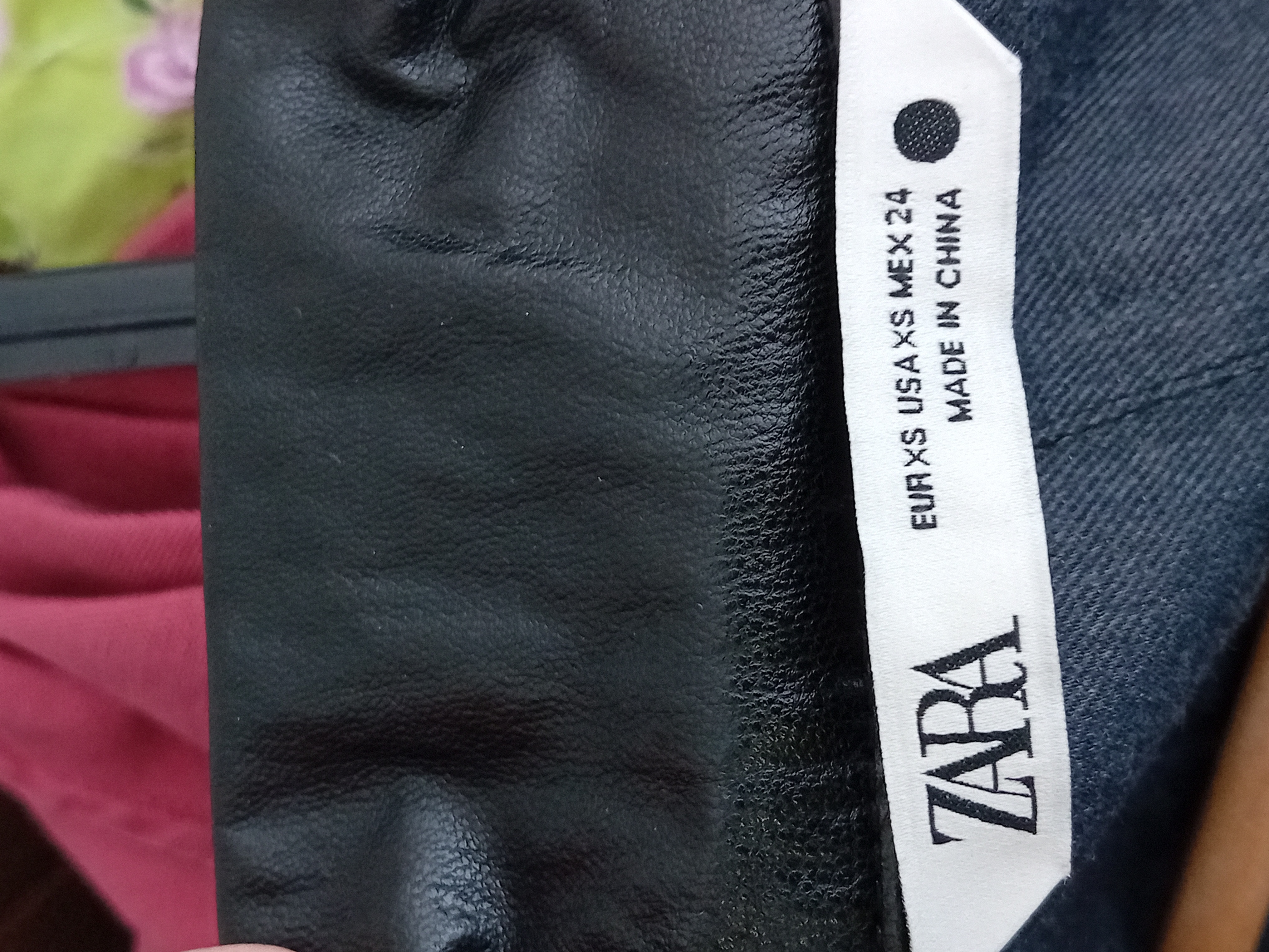 Voir photo 7 de Veste Chemise Simili Cuir Noire Zara Xs (T3858) Veste Chemise Simili Cuir Noire Zara Xs (T3858) - Vue 7 -