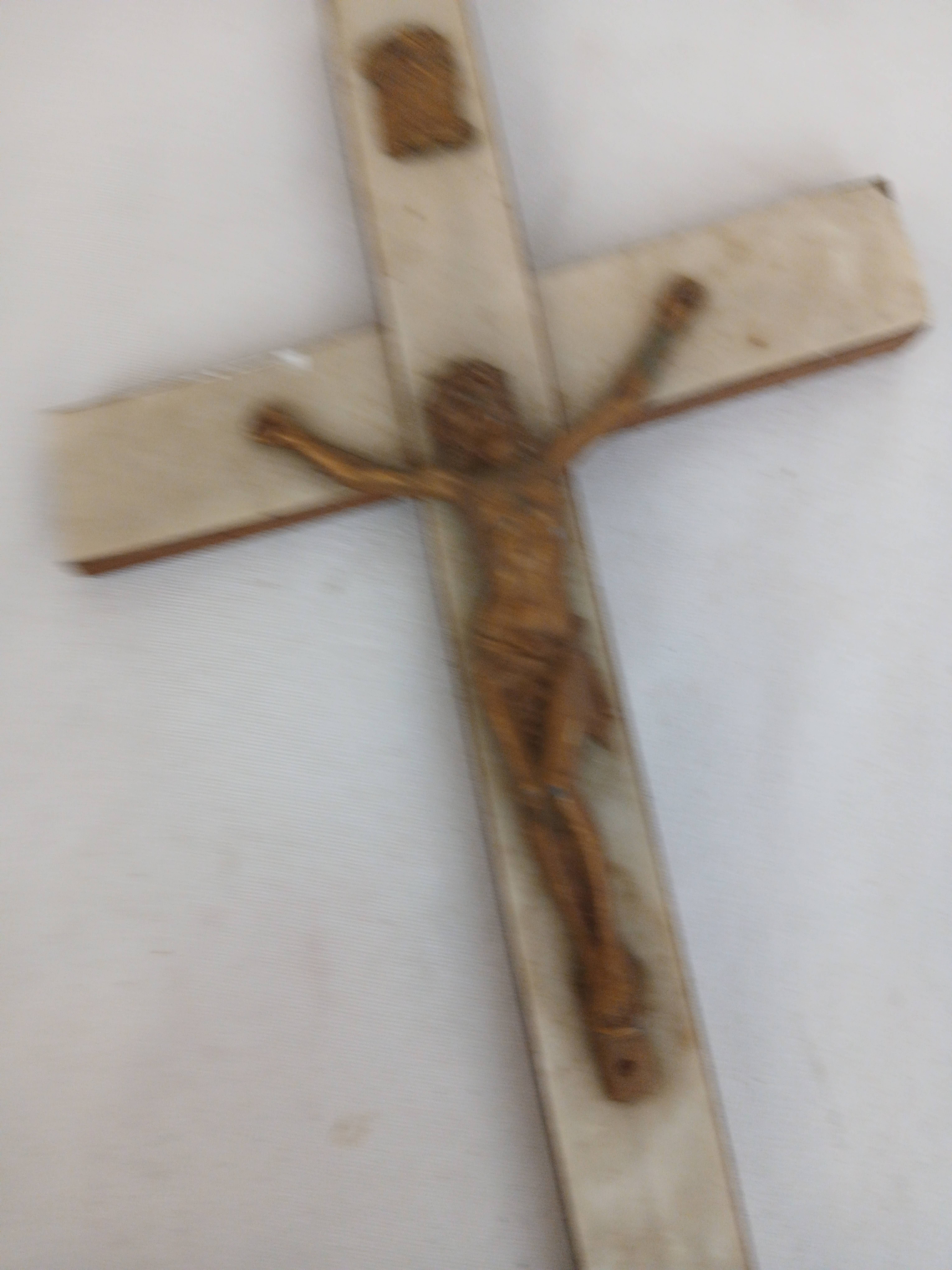 Crucifix - Photo 1
