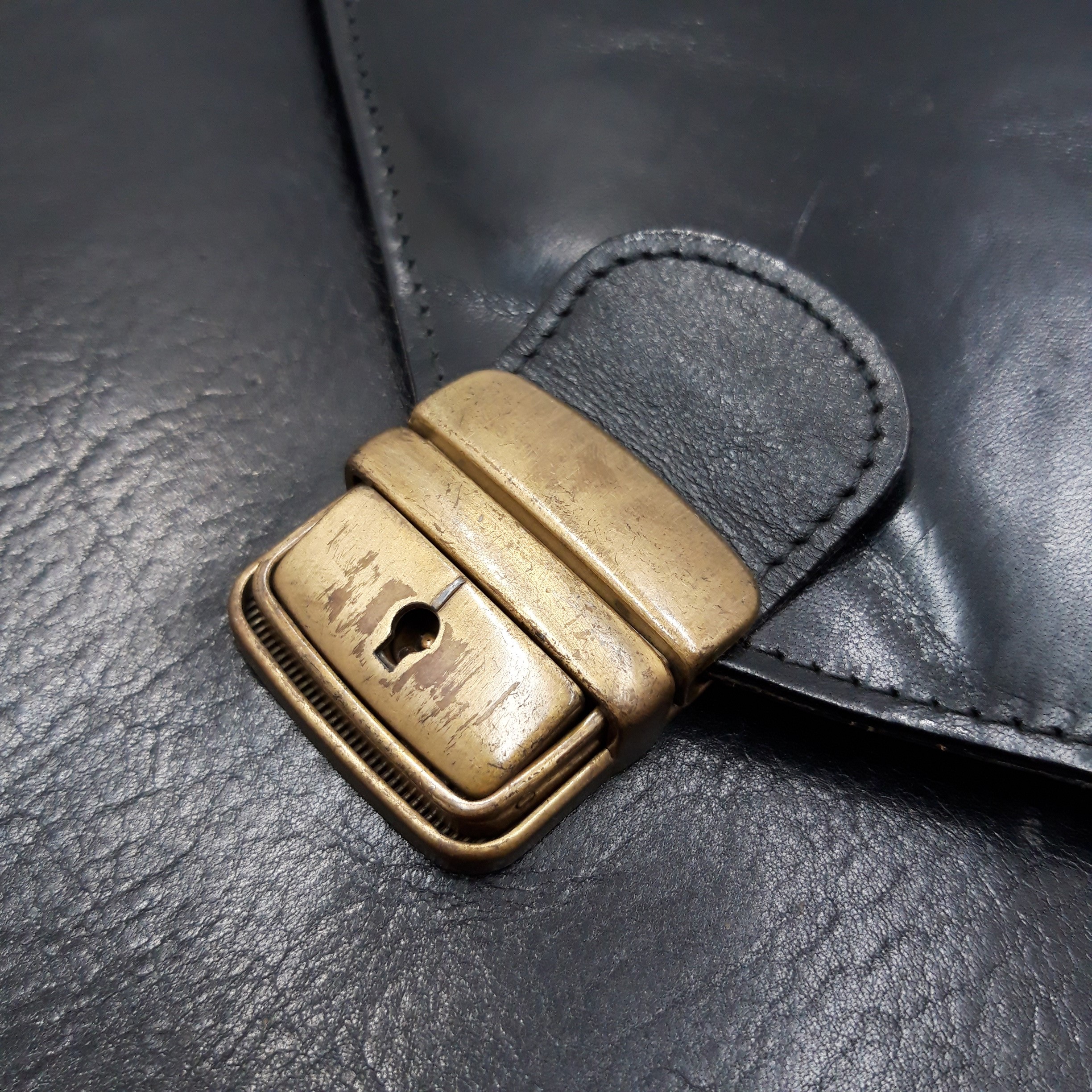 Cartable noir cuir véritable Lanchas paris Bon état - Vue 5 - 