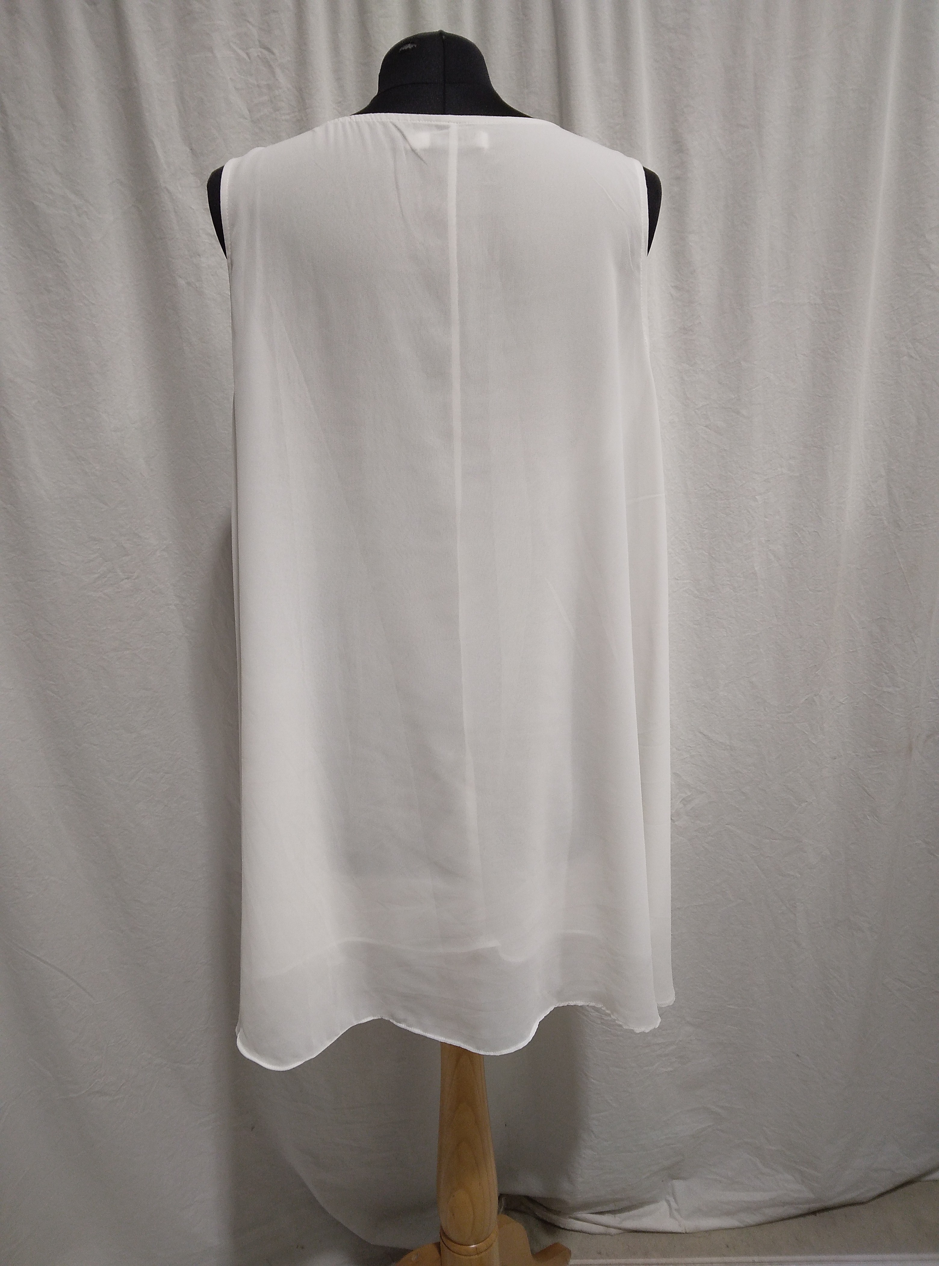 Robe sans manche blanche avec une fleur rouge, Olay - T4 Bon état - Vue 3 - 