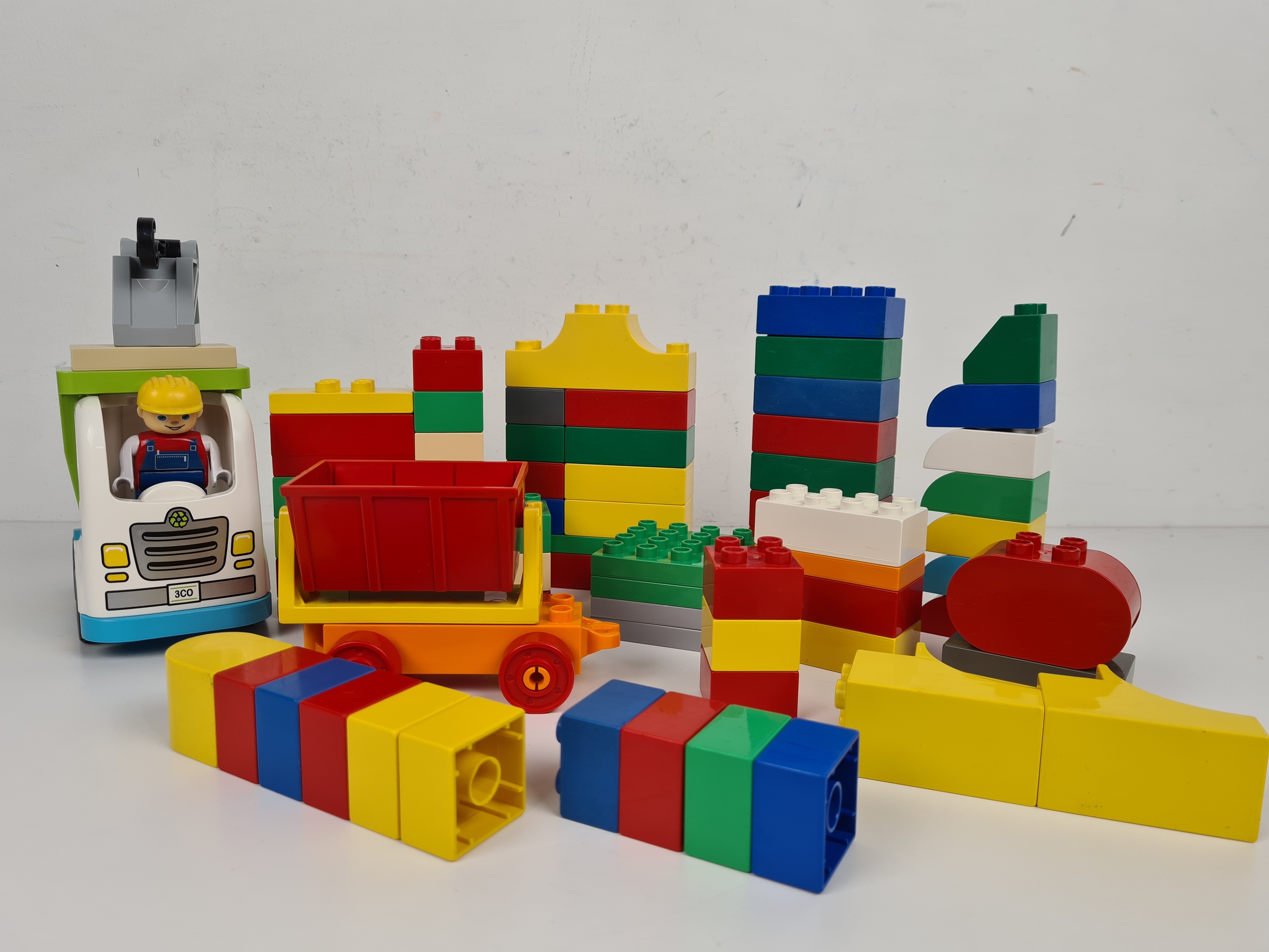 Lego Duplo - Sachet 1kg de blocs de construction en vrac avec 1 voiture et 1 véhicule - +12 mois - Photo 3