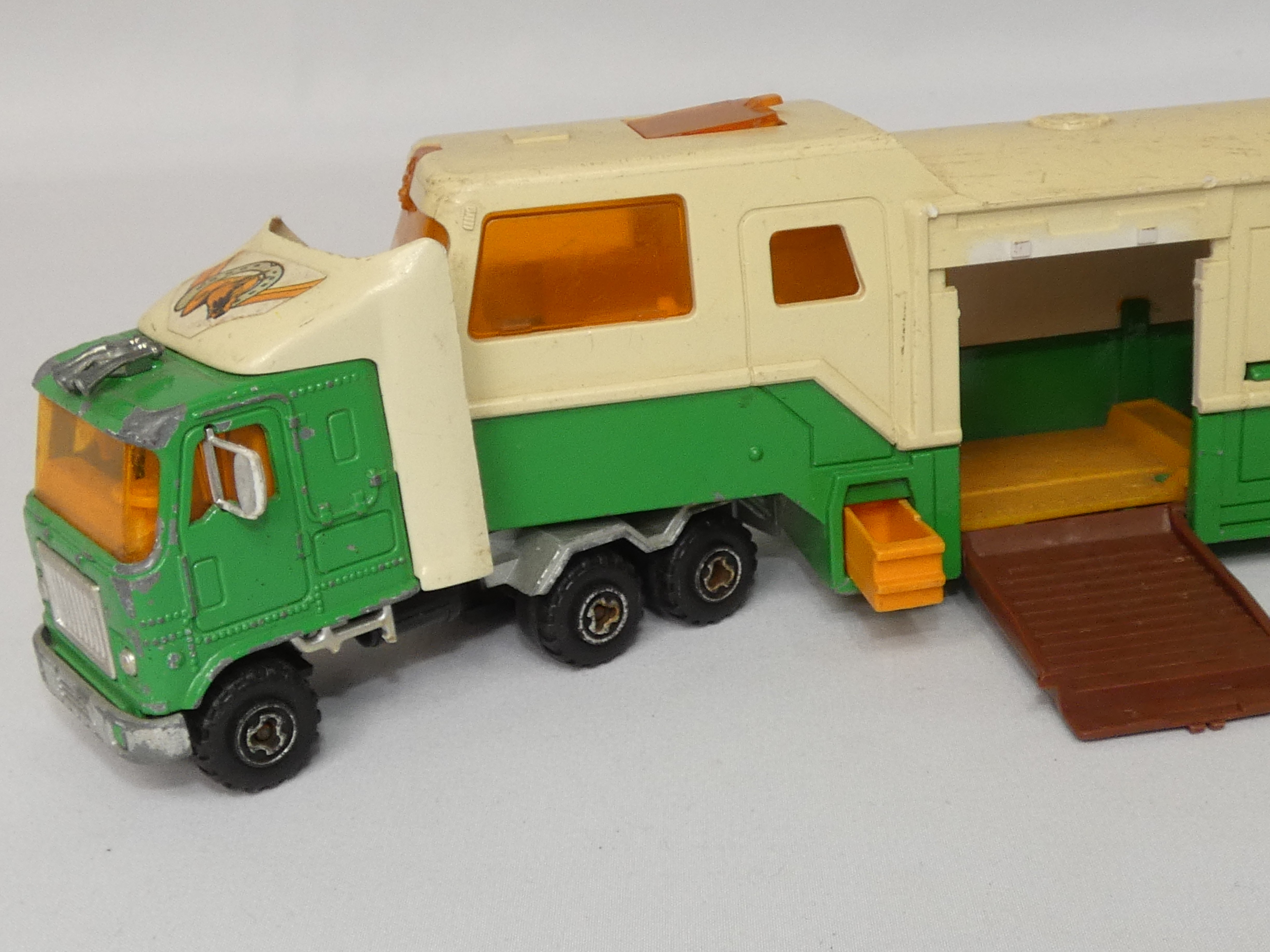Remorque à Cheval Majorette Vintage – Blanc/vert, Avec Cheval, échelle 1:64, Années 80-90