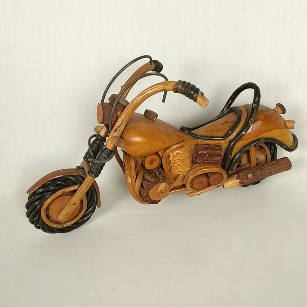 Sculpture / Maquette de moto en bois - Fait à la main  - Photo 0