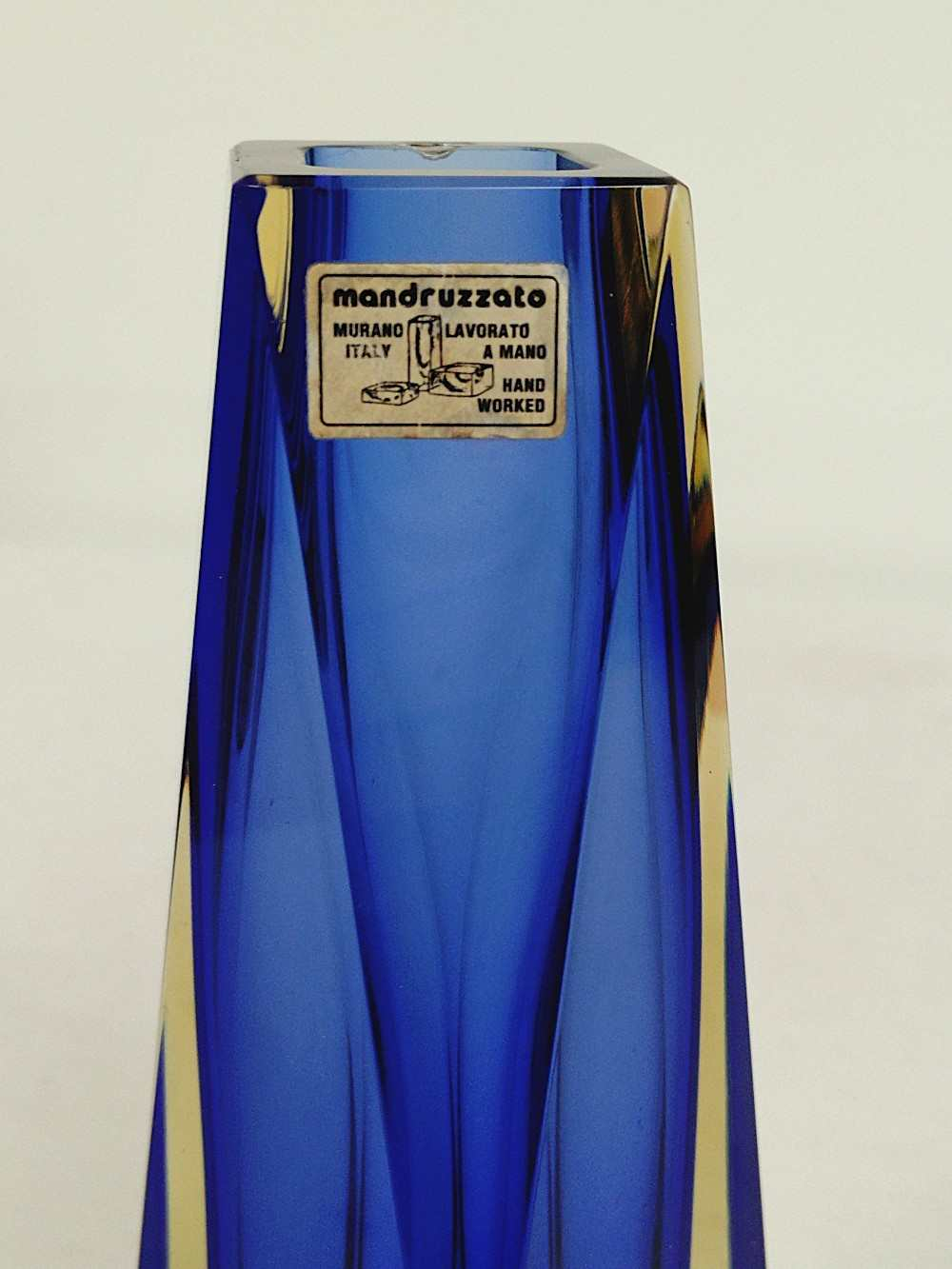 Vase en verre Murano sommerso facetté bleu Klein et ambre-1970, fait main. - Photo 1