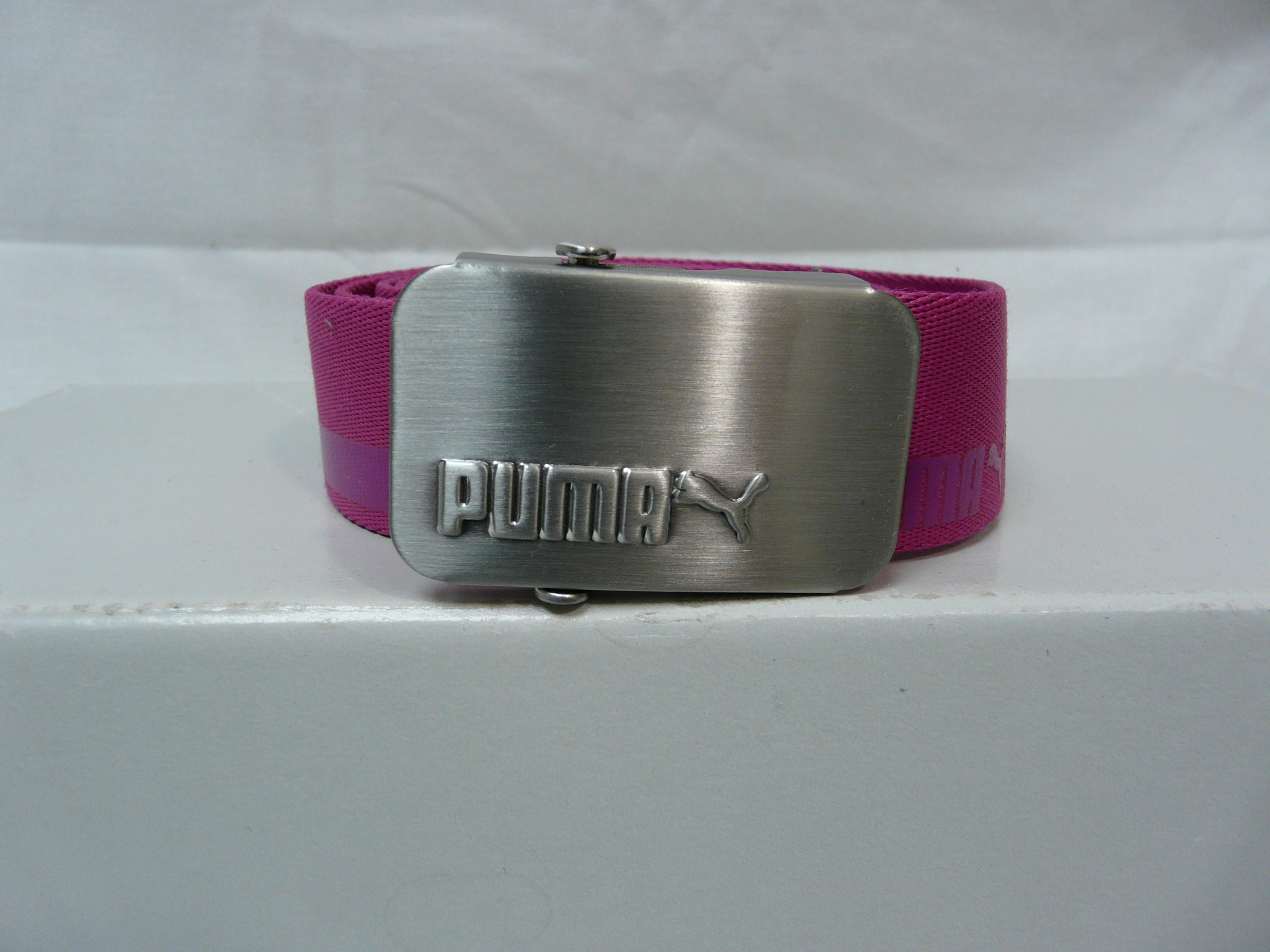 Voir photo 3 de Ceinture à clips - Puma - Taille M (117 cm) Ceinture à clips - Puma - Taille M (117 cm) Très bon état - Vue 3 -