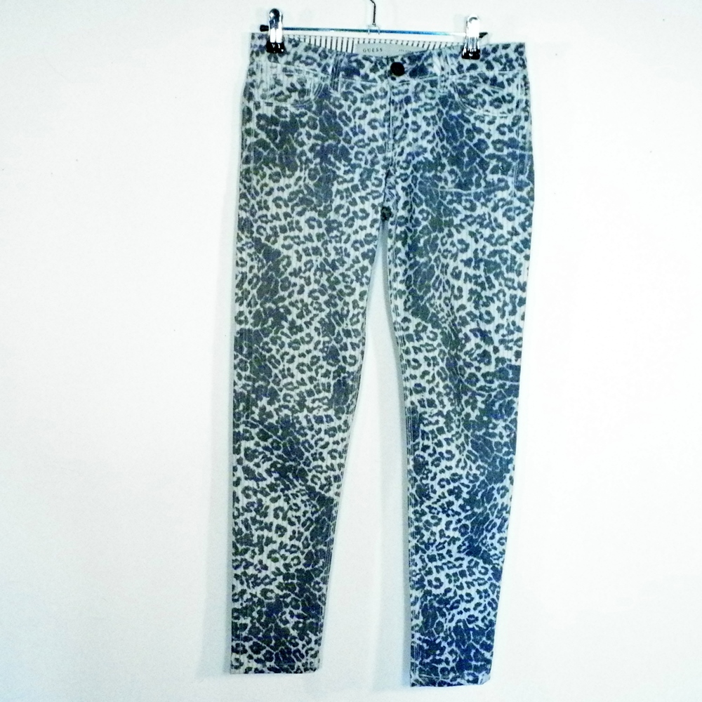 Jean's Femme Gris GUESS Taille Estimée 36.  -  reconditionné disponible sur Label Emmaüs