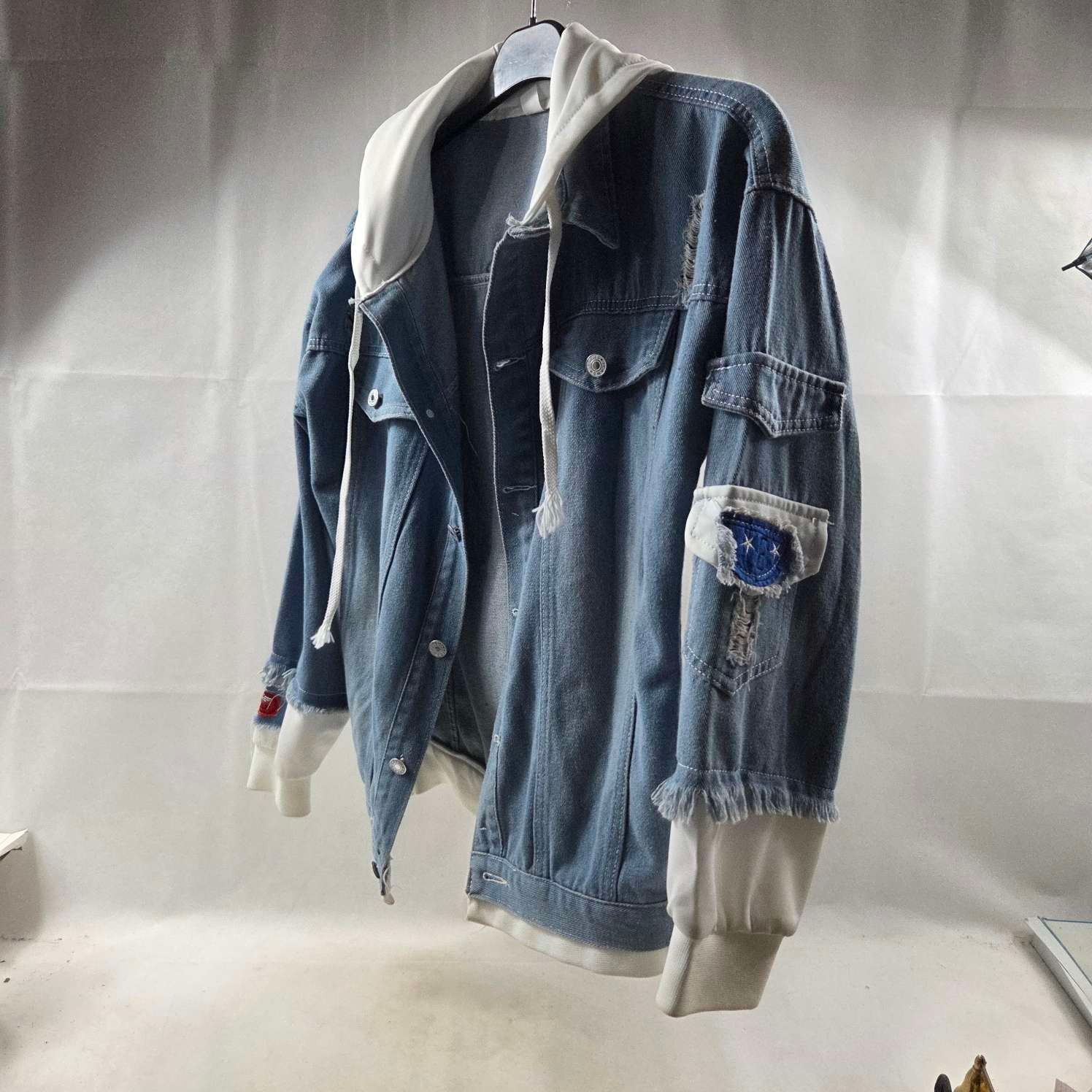 Voir photo 6 de Veste en Jeans avec Capuche Taille M Veste en Jeans avec Capuche Taille M Bon état - Vue 6 -