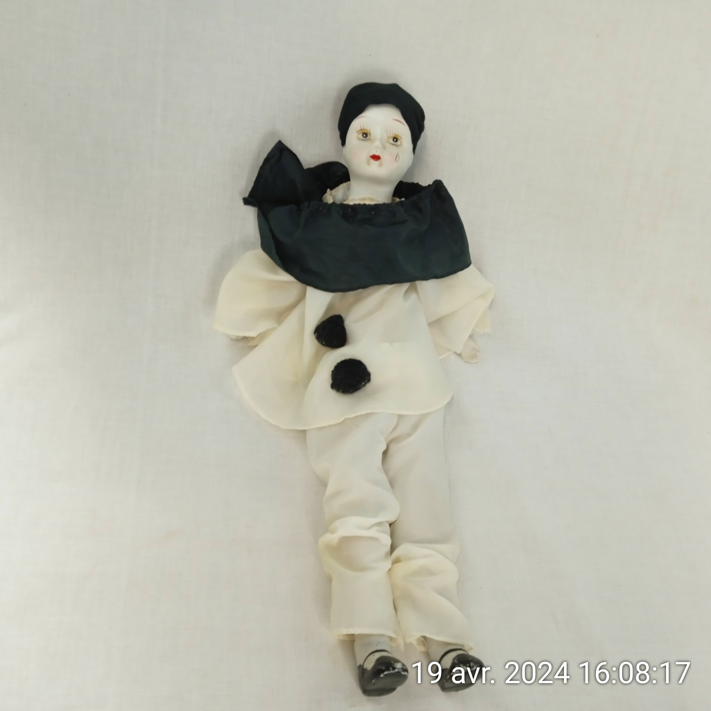 Poupée vintage Pierrot en porcelaine et chiffons 52 cm - Bon état sur Label Emmaüs