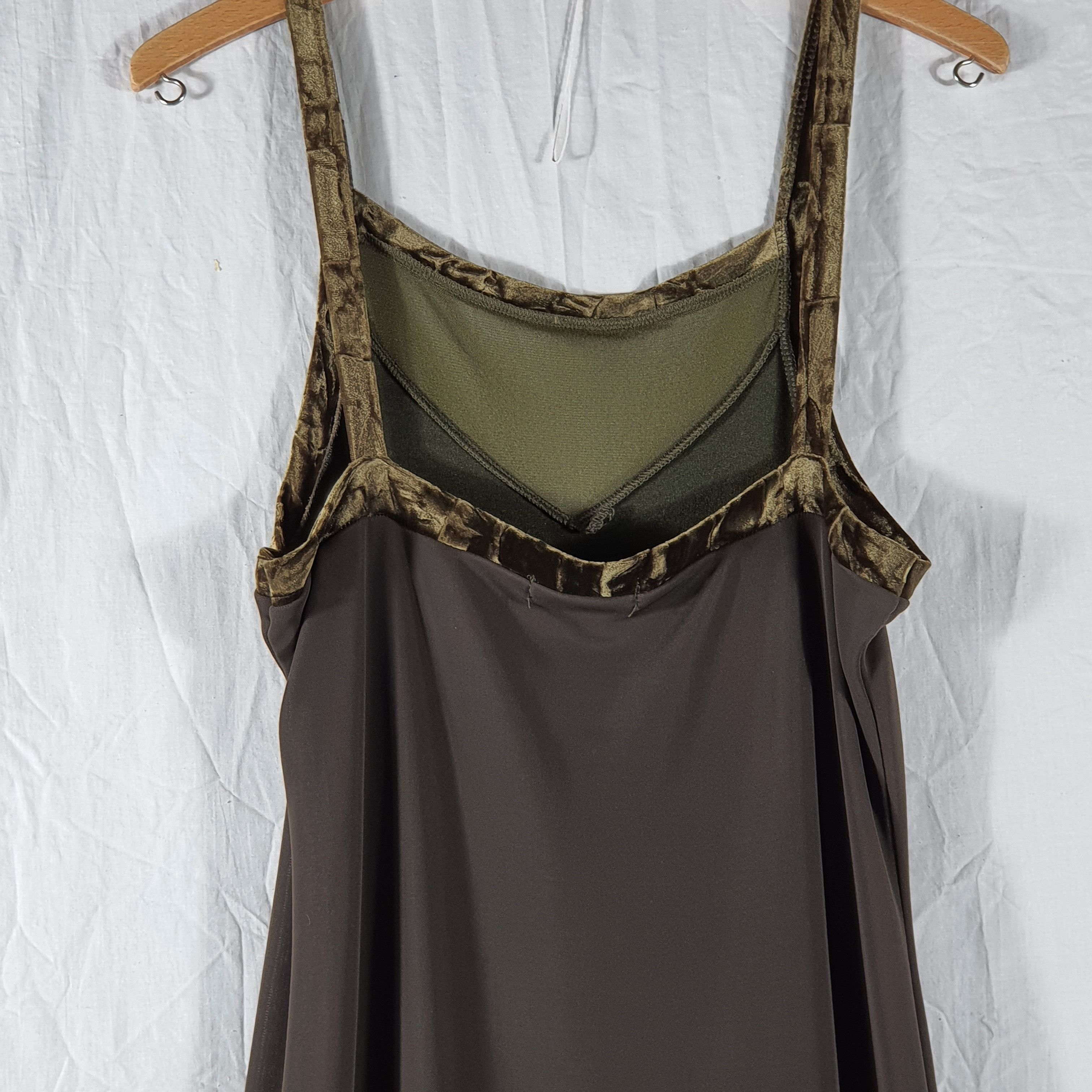 Voir photo 4 de Robe longuen verte - La petite Française - TU Robe longuen verte - La petite Française - TU Très bon état - Vue 4 -