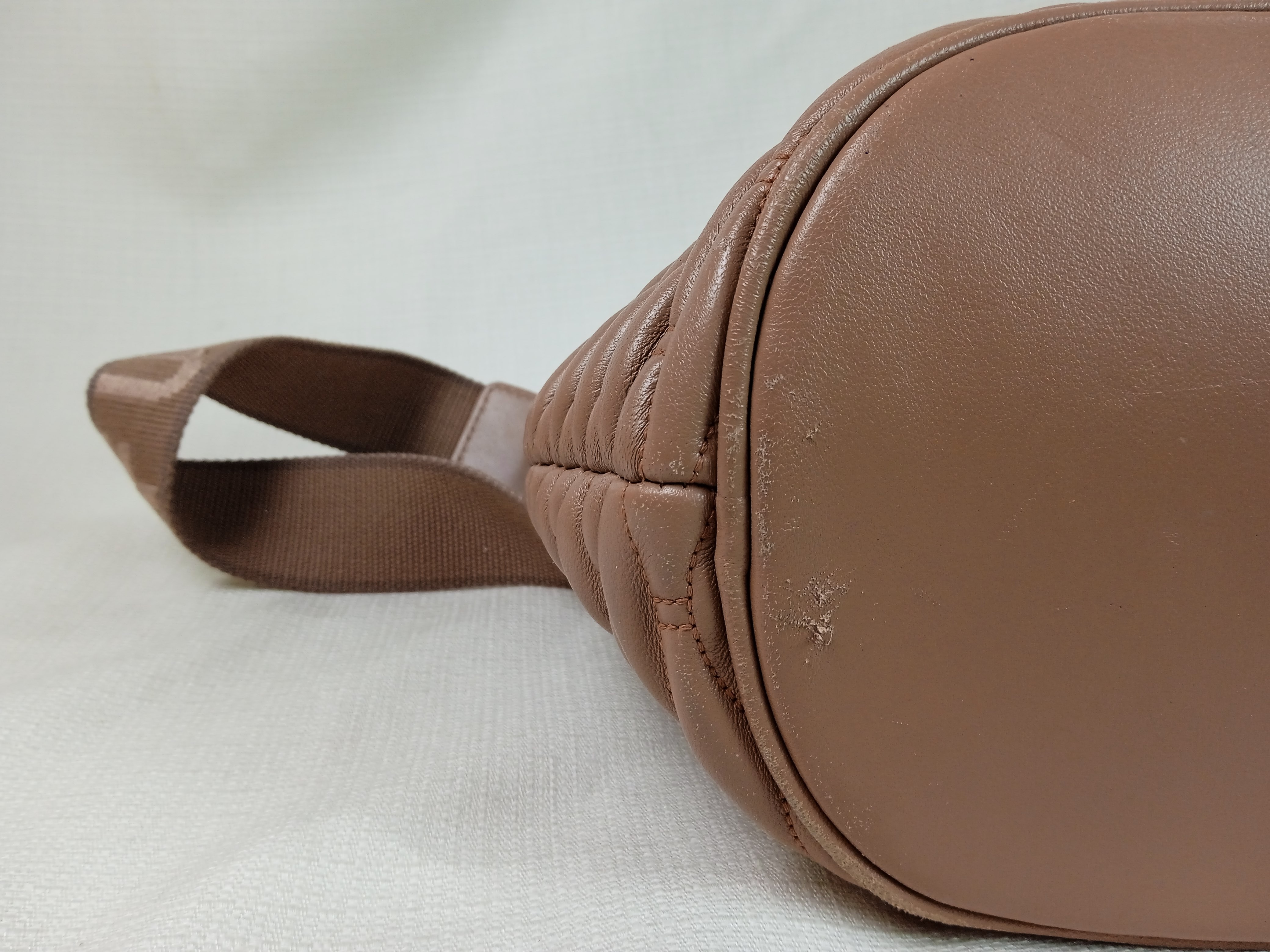 Sac à main FURLA modèle NIDO TOTE couleur Deserto Bon état - Vue 8 - 