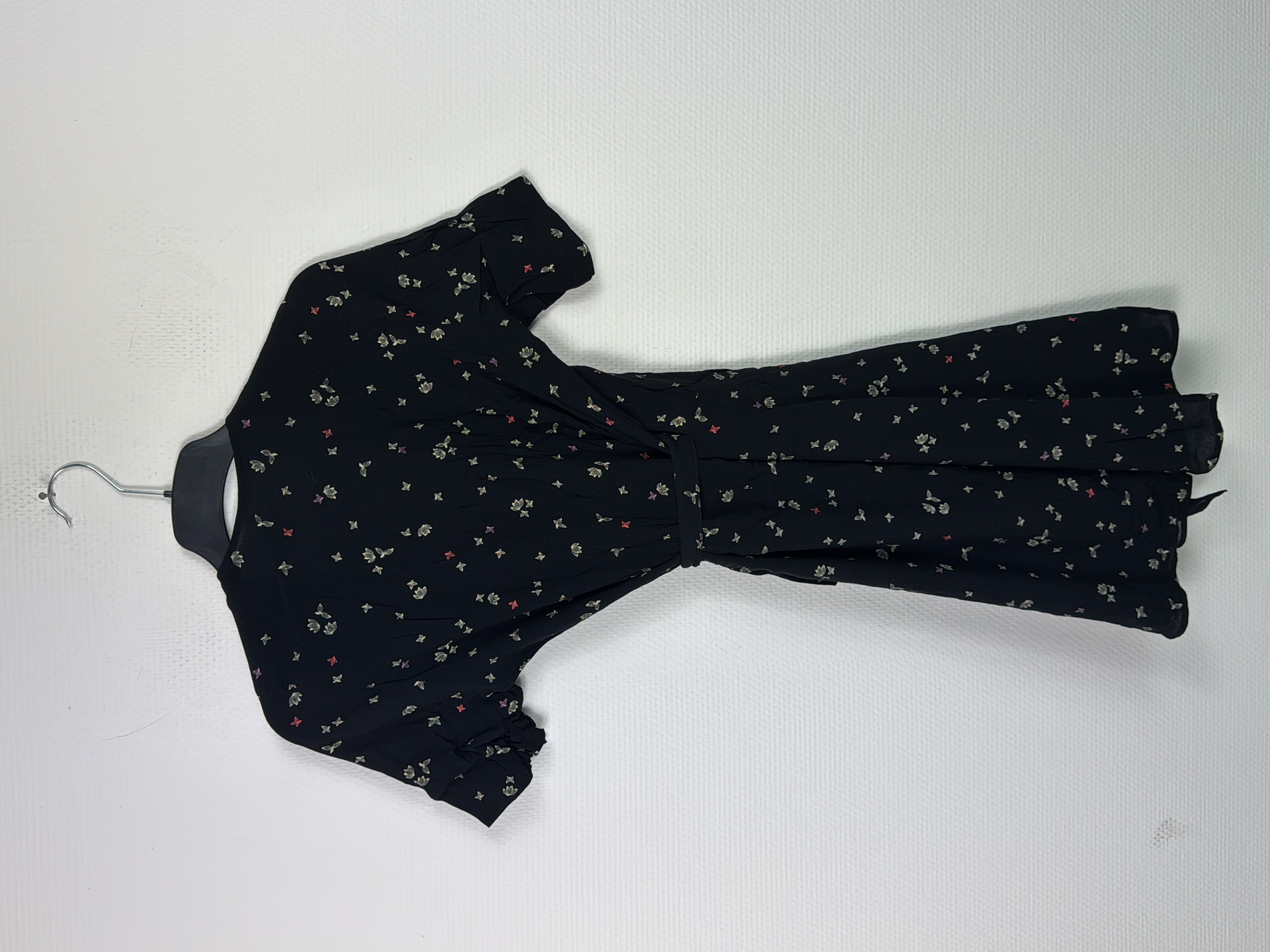 Robe Sessun noire à fleurs M 🌸 Très bon état - Vue 5 - 