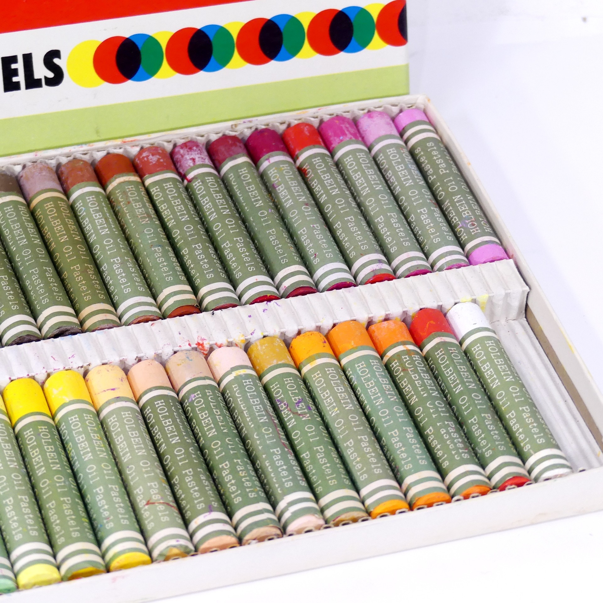 Voir photo 3 de 45 Pastels à l'huile - Holbein 45 Pastels à l'huile - Holbein Très bon état - Vue 3 -