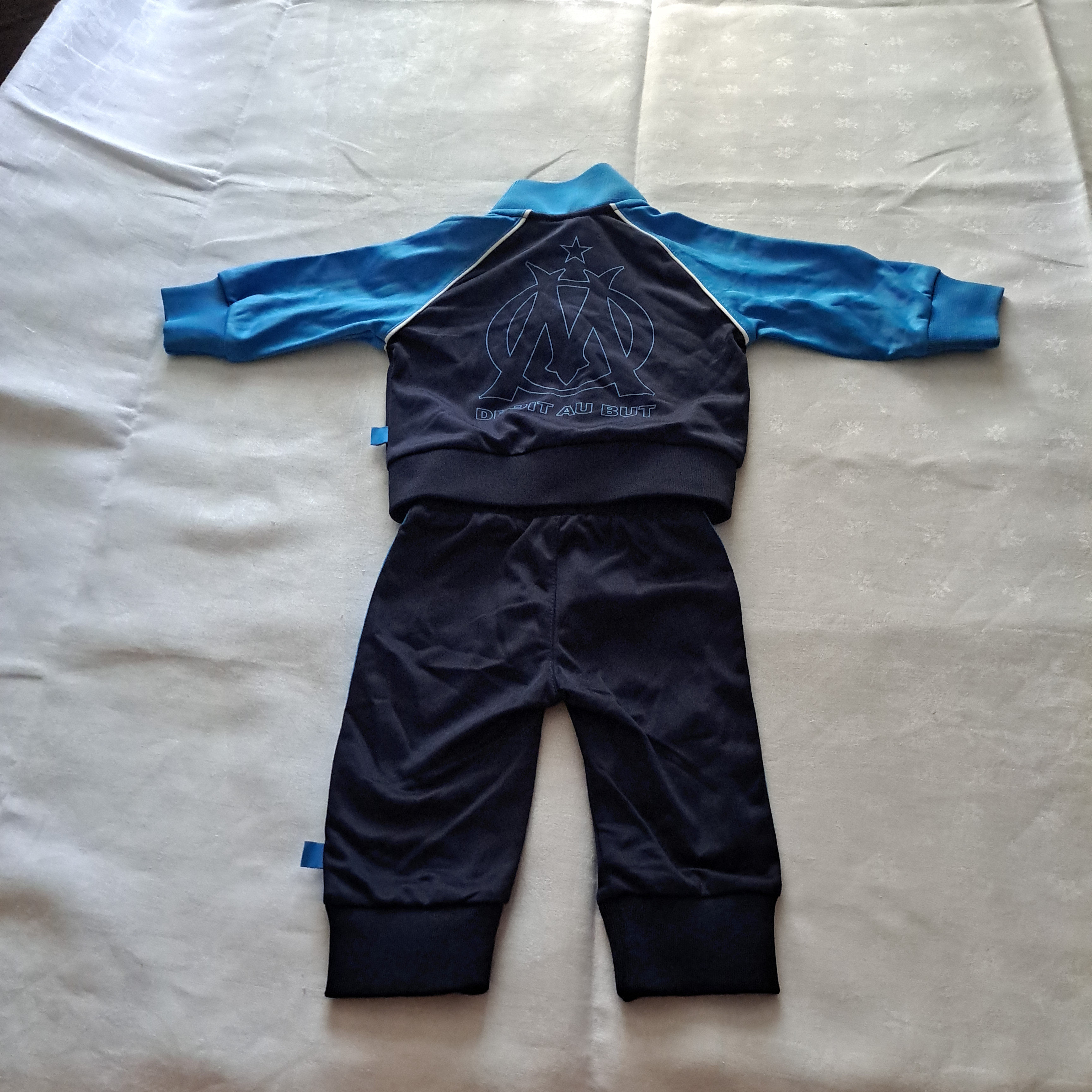 JOGGING "BEBE" "OM. DROIT AU BUT" - Taille: 6mois Comme neuf - Vue 3 - 
