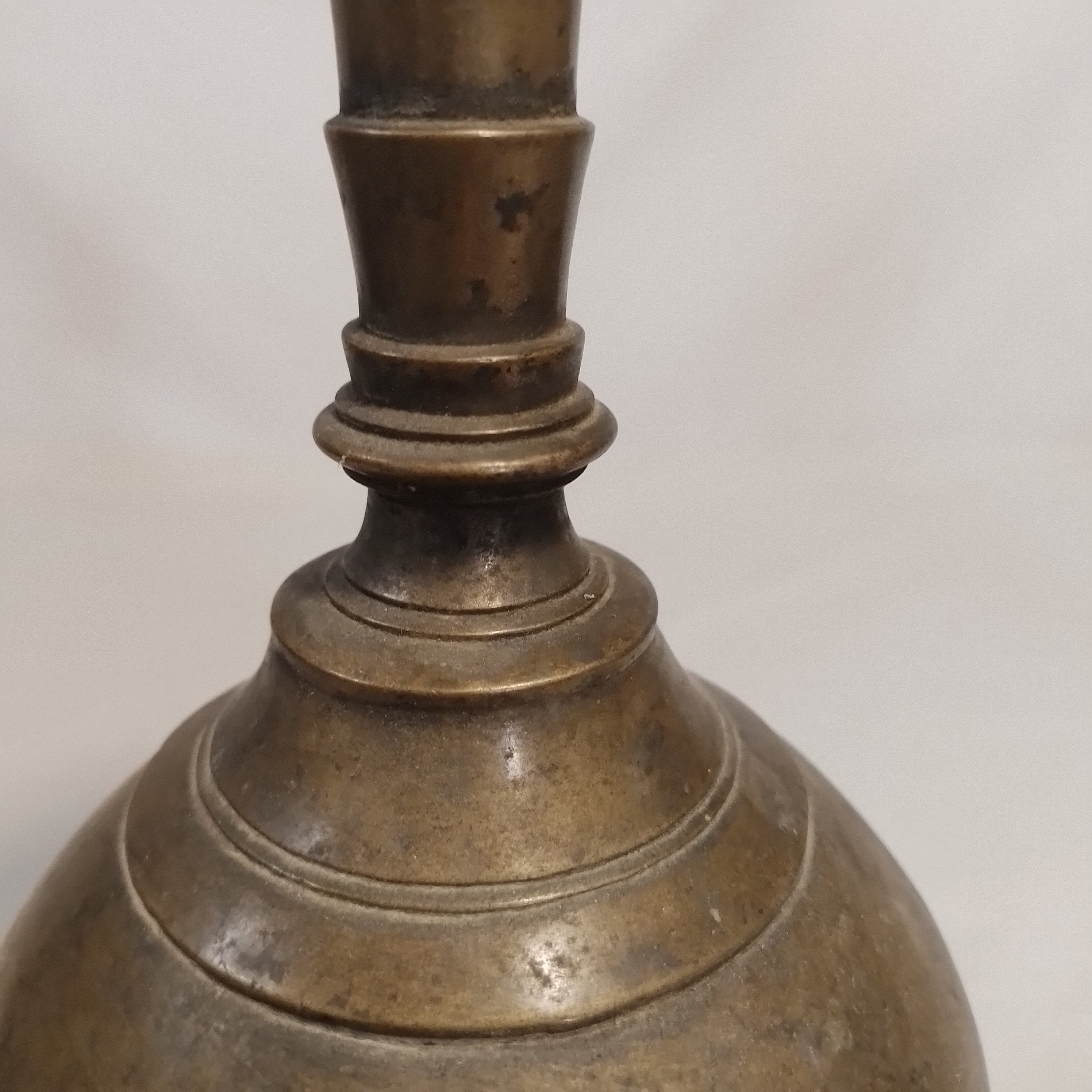 Voir photo 3 de Ancien vase en bronze Nepal, Asie Ancien vase en bronze Nepal, Asie Bon état - Vue 3 -