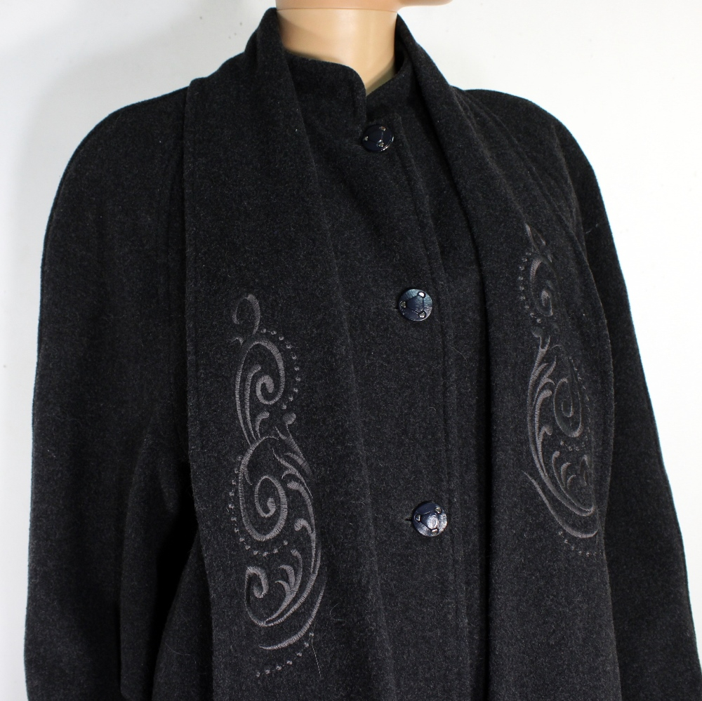 Manteau Femme Gris Anthracite PORSCHE Taille 2 Bon état - Vue 2 - 