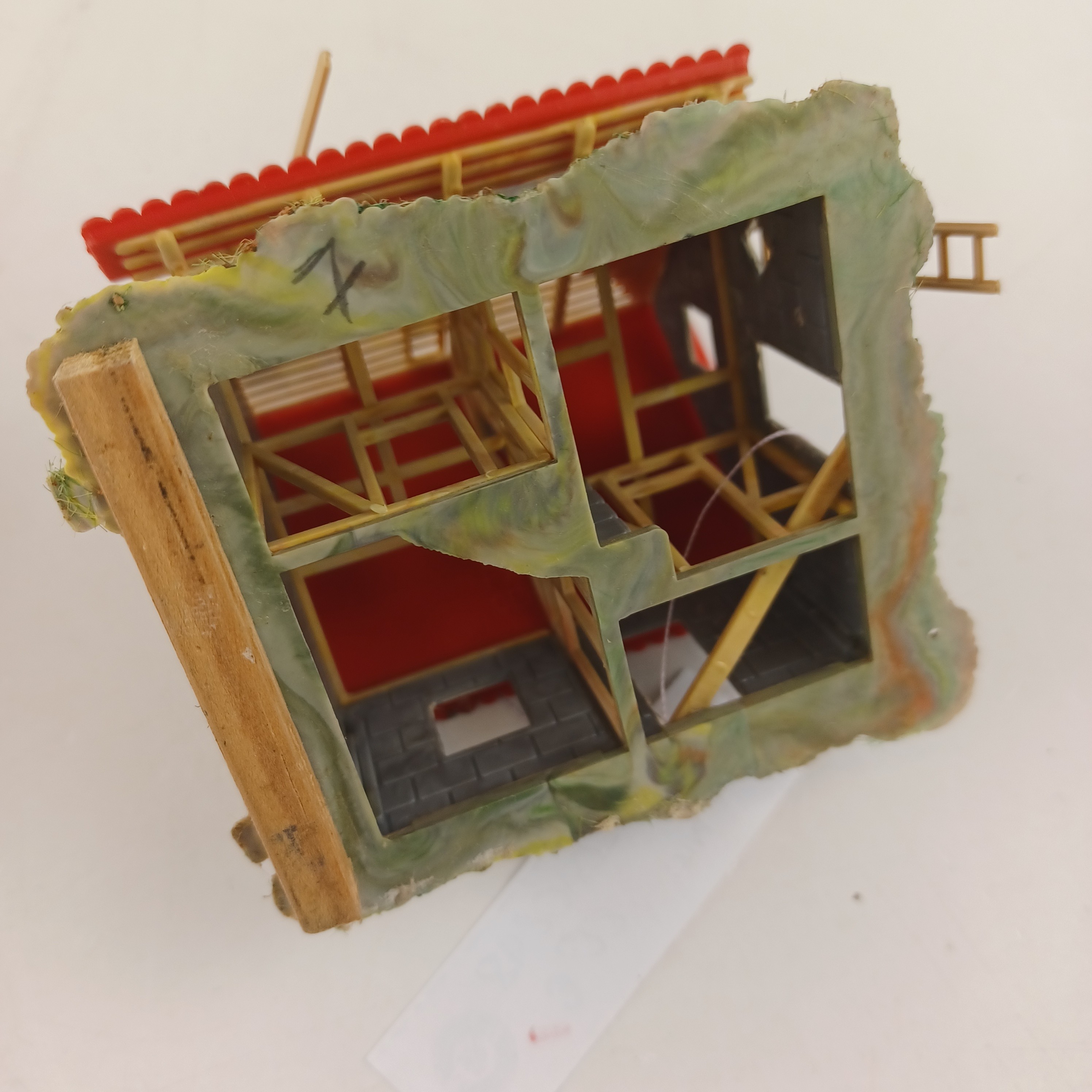 Maquette de modélisme d'une maison en construction de 8x8x6 cm Très bon état - Vue 8 - 