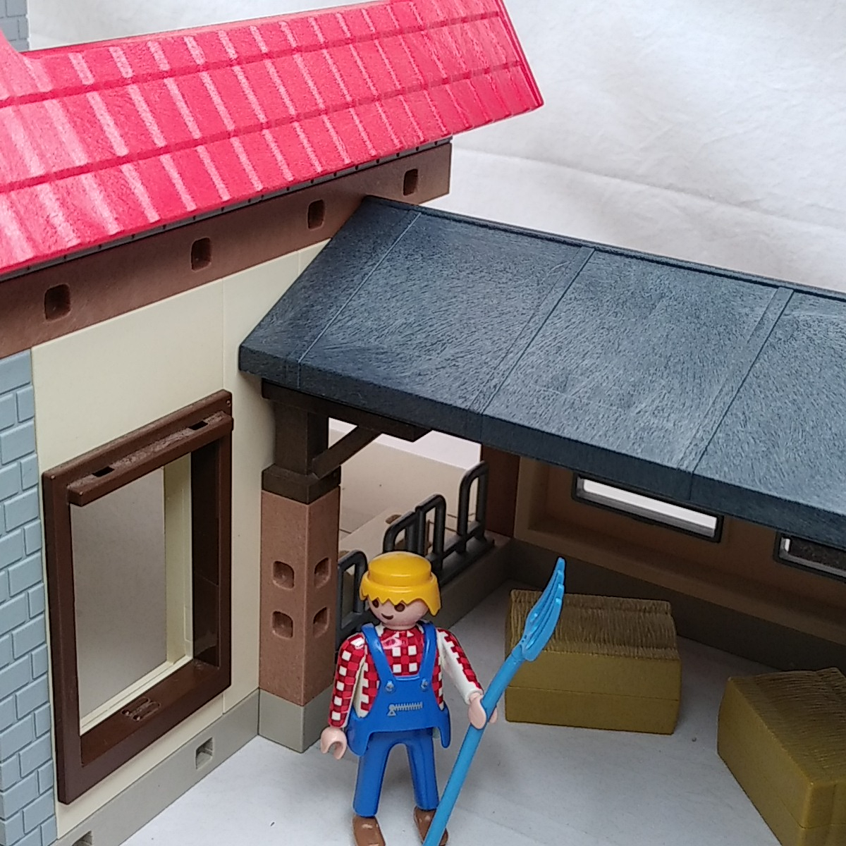 Lot Playmobil 4490 (La ferme) + 4496 (Fermier grand tracteur remorque) Très bon état - Vue 18 - 