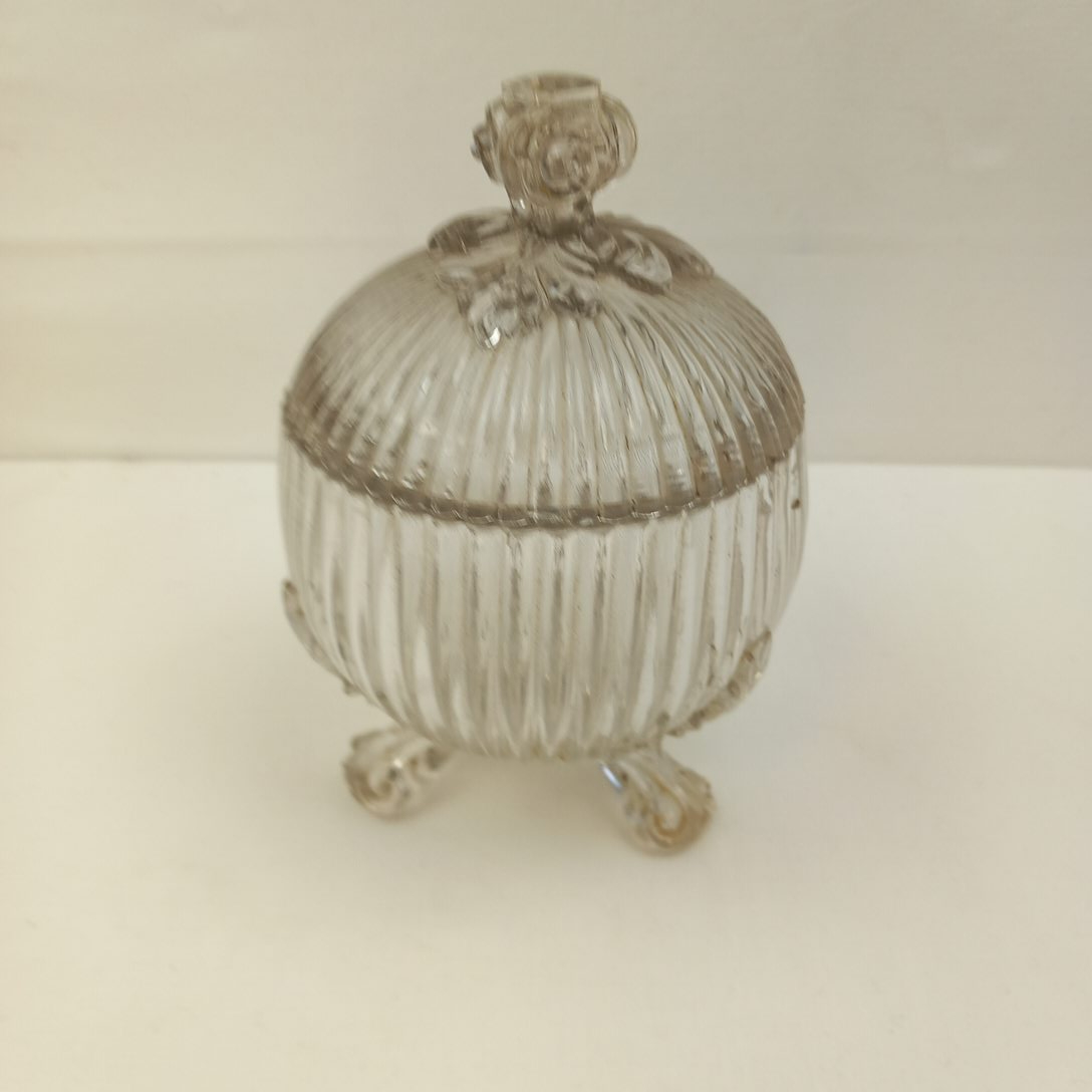Voir photo 8 de Sucrier Bonbonnière Sphérique en Verre Strié sur tripode Style Portieux Sucrier Bonbonnière Sphérique en Verre Strié sur tripode Style Portieux État correct - Vue 8 -