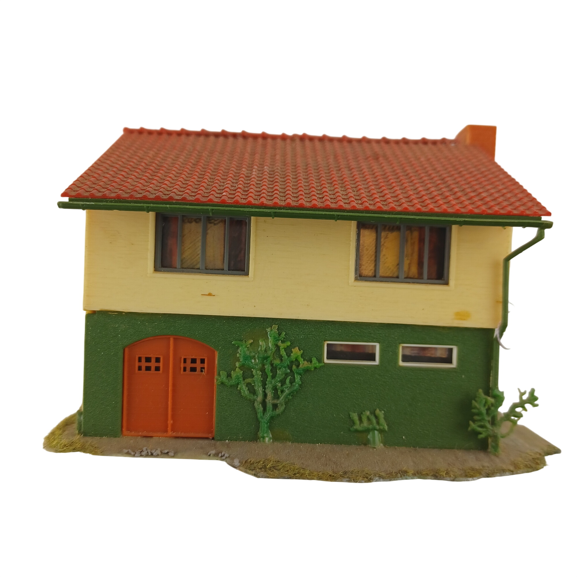 Maquette de modélisme d'une maison à cheminée de 10x9x8 cm Très bon état -  reconditionné disponible sur Label Emmaüs