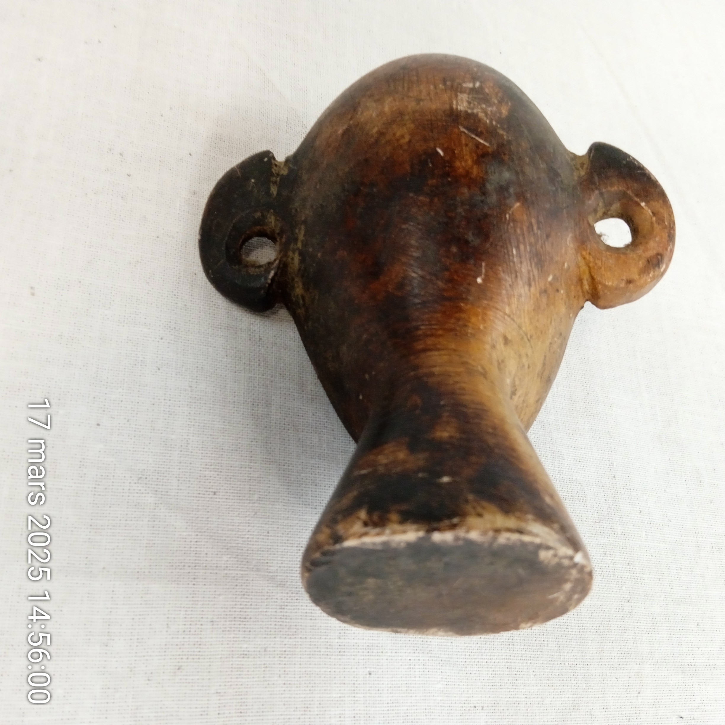 Voir photo 4 de Tête Sculptée en Pierre Mbigou - Art Tribal Gabonais - 9.5 cm Tête Sculptée en Pierre Mbigou - Art Tribal Gabonais - 9.5 cm Bon état - Vue 4 -