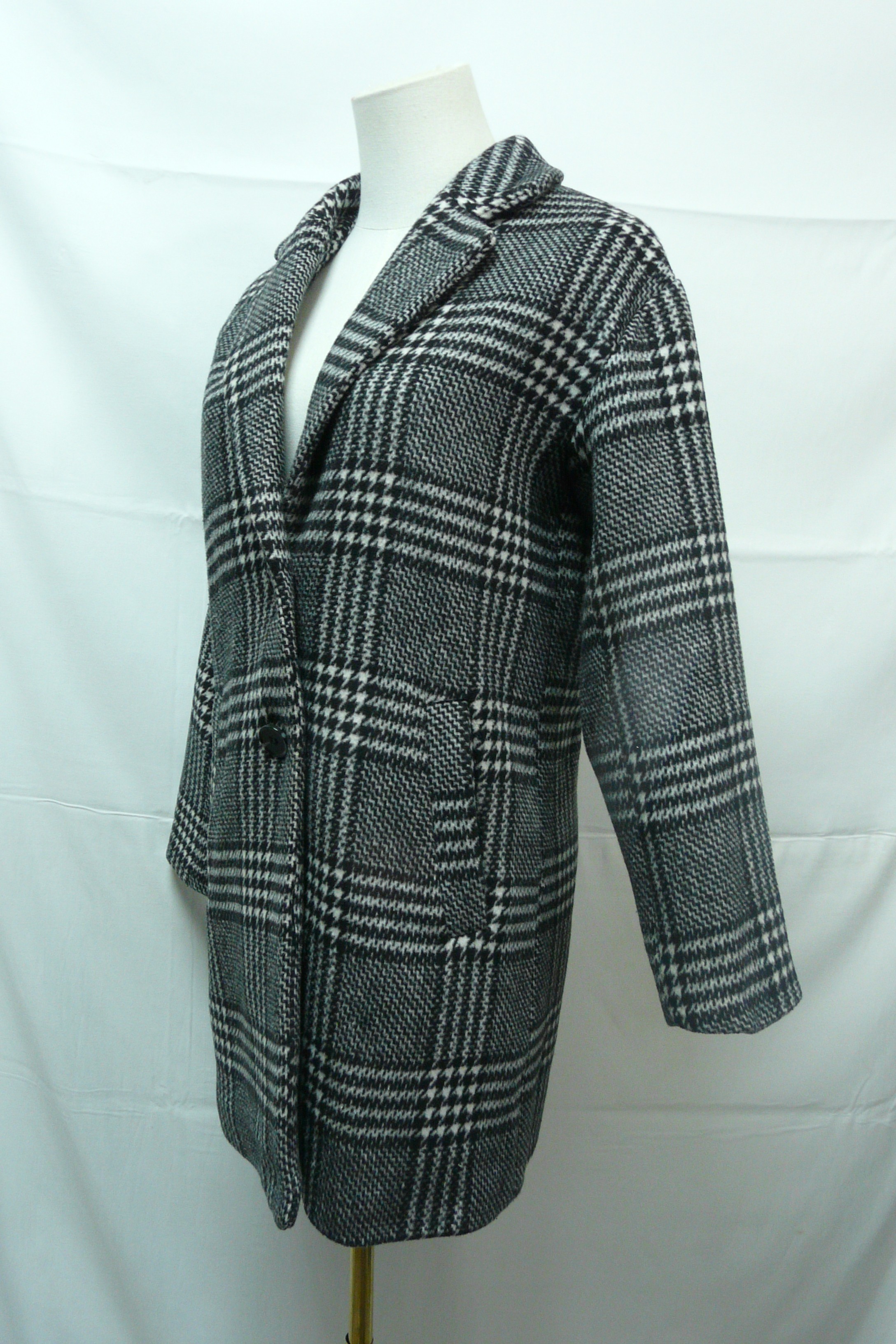 Voir photo 3 de E1 - Manteau motif tartan - Kiabi - Âge 12 ans (2XS) E1 - Manteau motif tartan - Kiabi - Âge 12 ans (2XS) - Vue 3 -