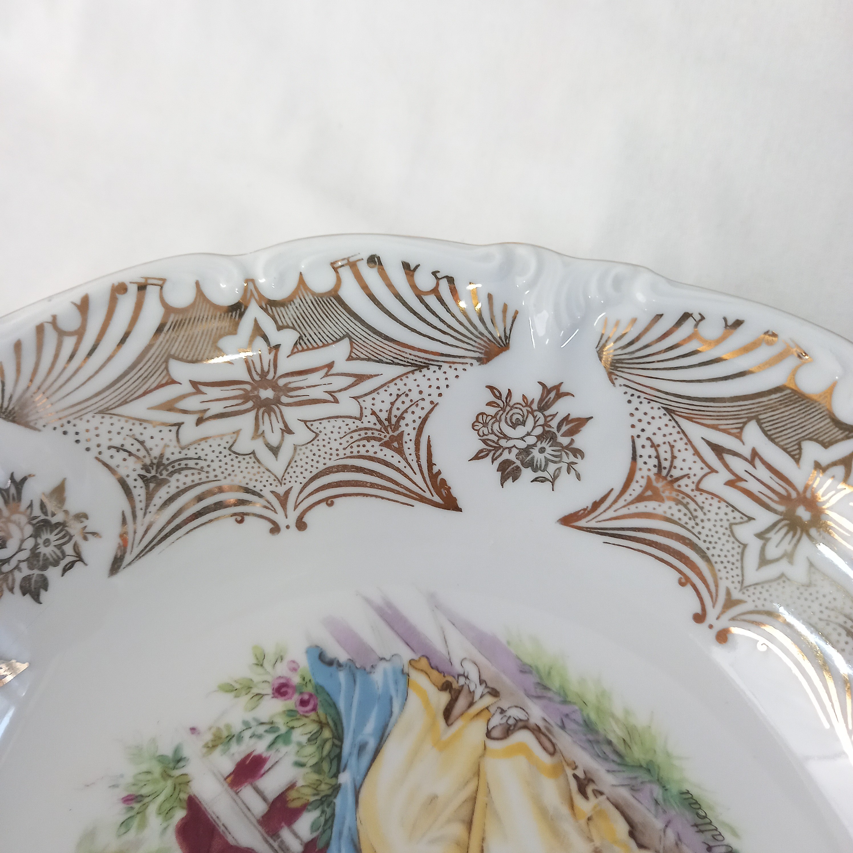 Saladier coupe à fruits, en porcelaine de Bavière, décor scène galante Très bon état - Vue 5 - 