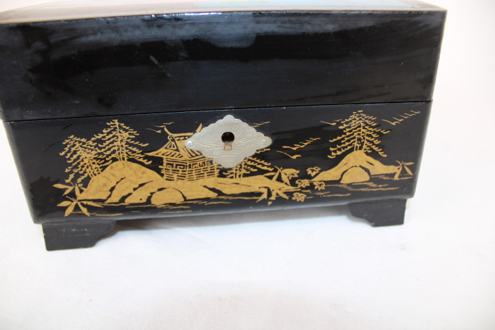 Ancien coffret à bijoux musical à remonter, motif chinois et danseuse - Photo 1