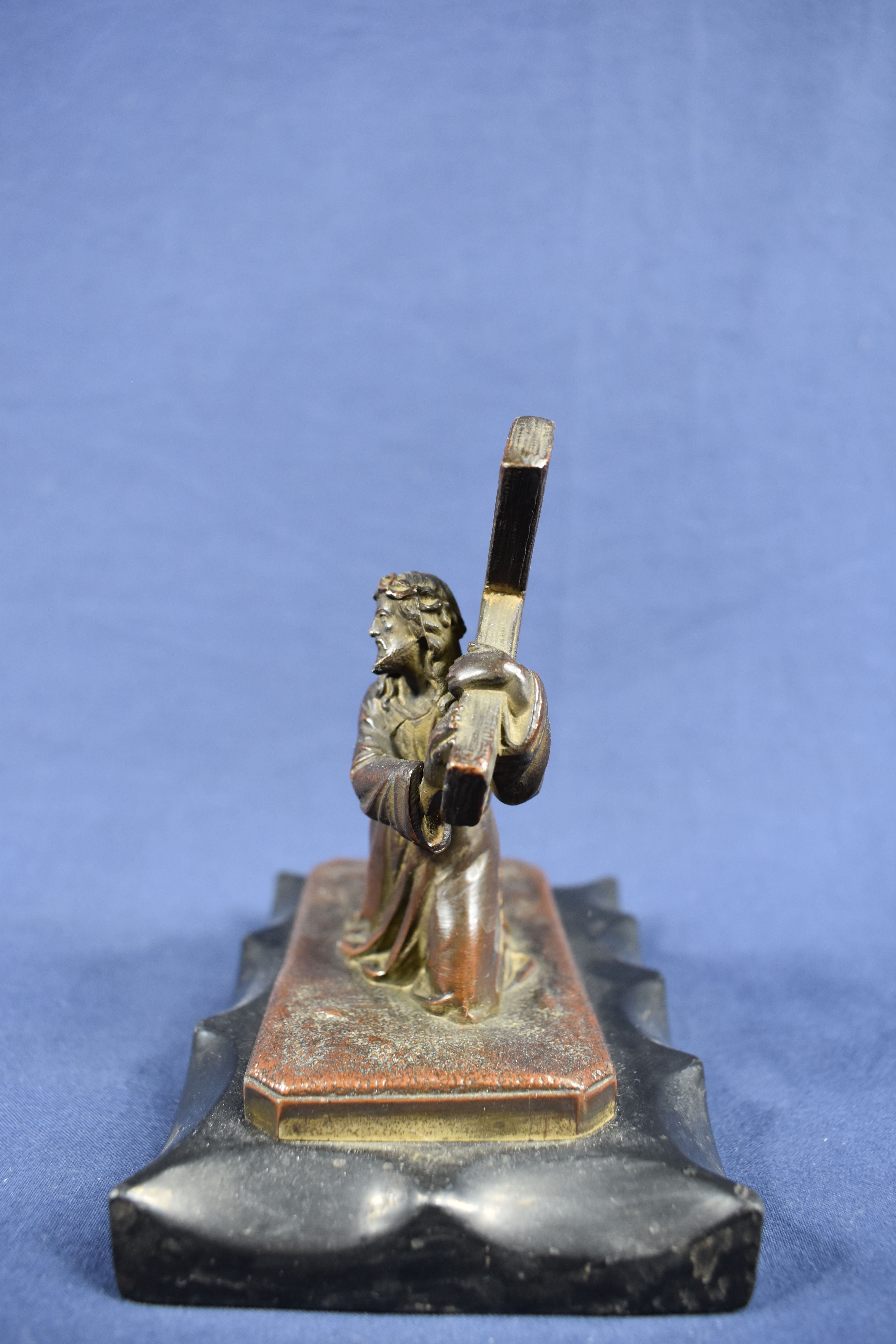 Statuette du Christ portant sa croix ( bronze sur marbre ), longueur 12.5, largeur 8.5 et hauteur 10 cm. - Photo 8