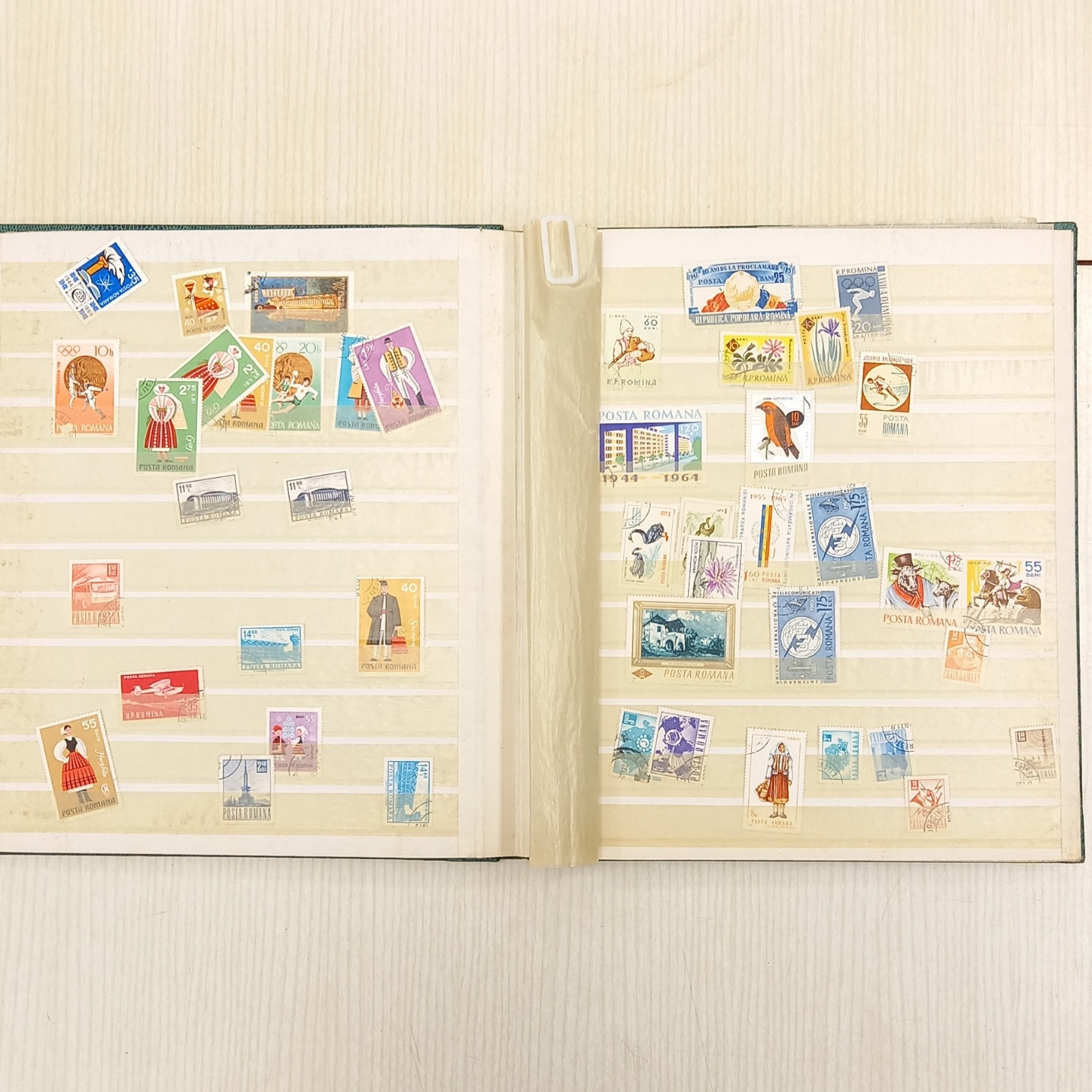 Collection de timbres - environ 220 timbres  - Photo 2