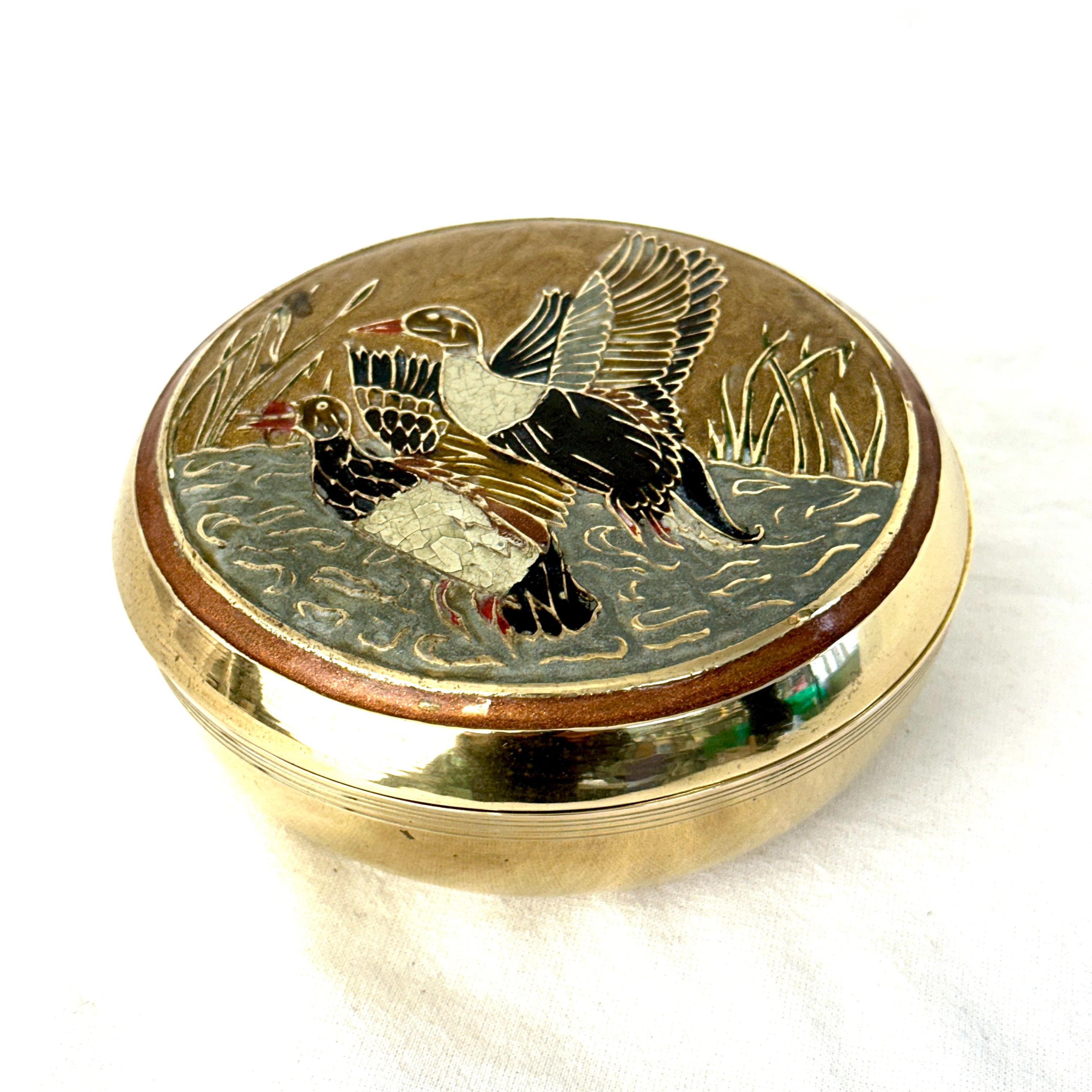 Bonbonnière ou vide poche en laiton décor peint de 2 canards  - Photo 1
