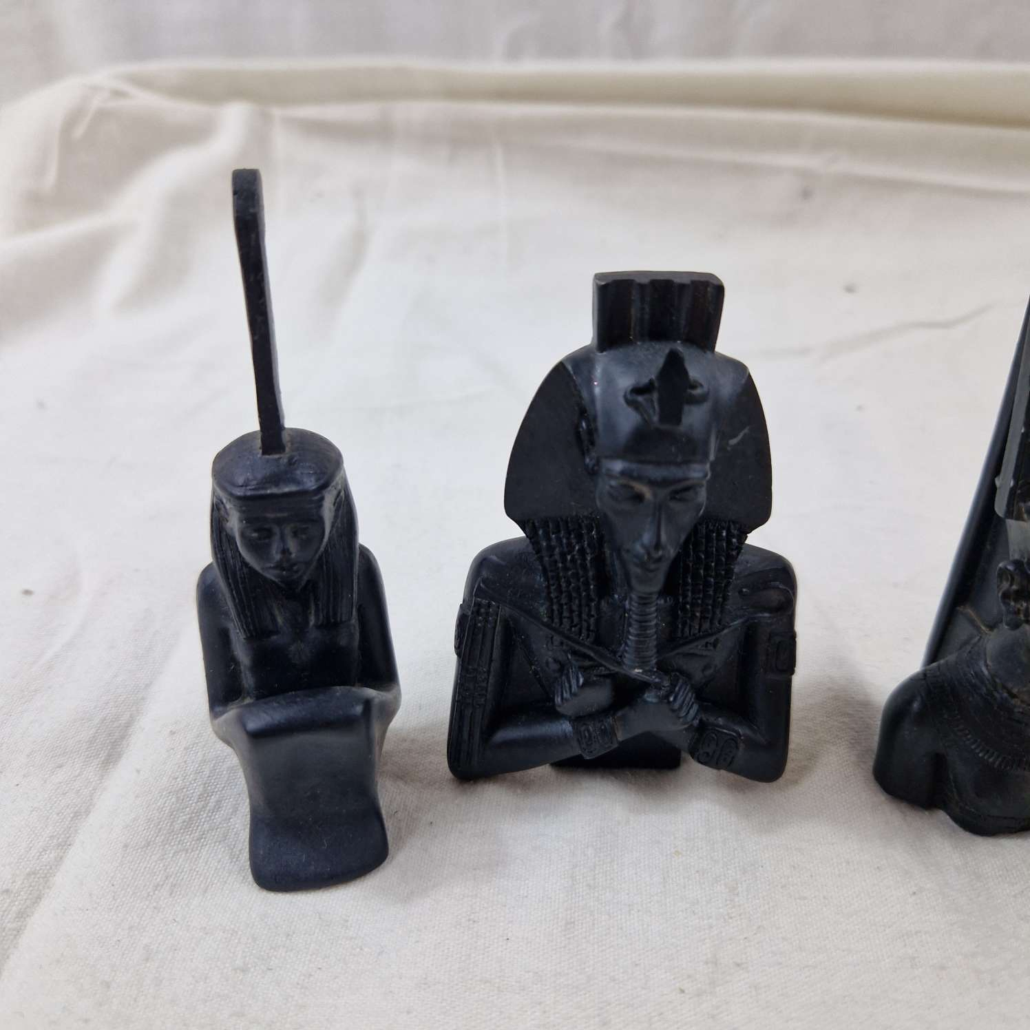 Petit lot de statuettes égyptiennes en résine - Photo 1