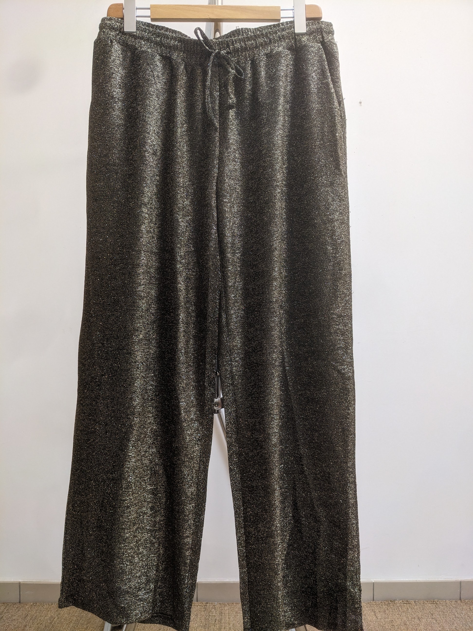 Voir photo 2 de Pantalon à paillettes jambes larges - 52 -54 Pantalon à paillettes jambes larges - 52 -54 Comme neuf - Vue 2 -