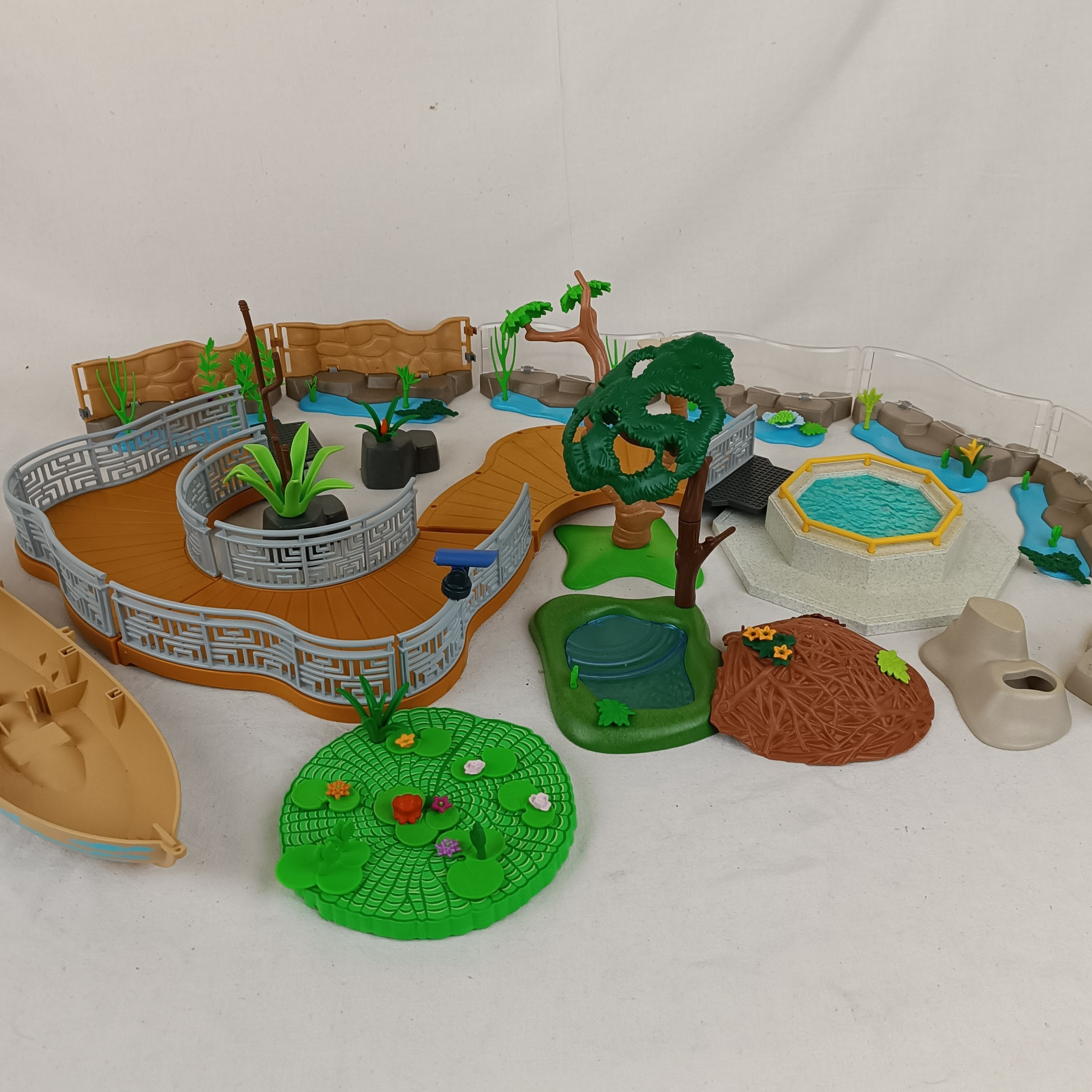 Ensemble Playmobil Zoo, Parc animalier et autres extensions : 175 animaux, 24 personnages Bon état - Vue 3 - 