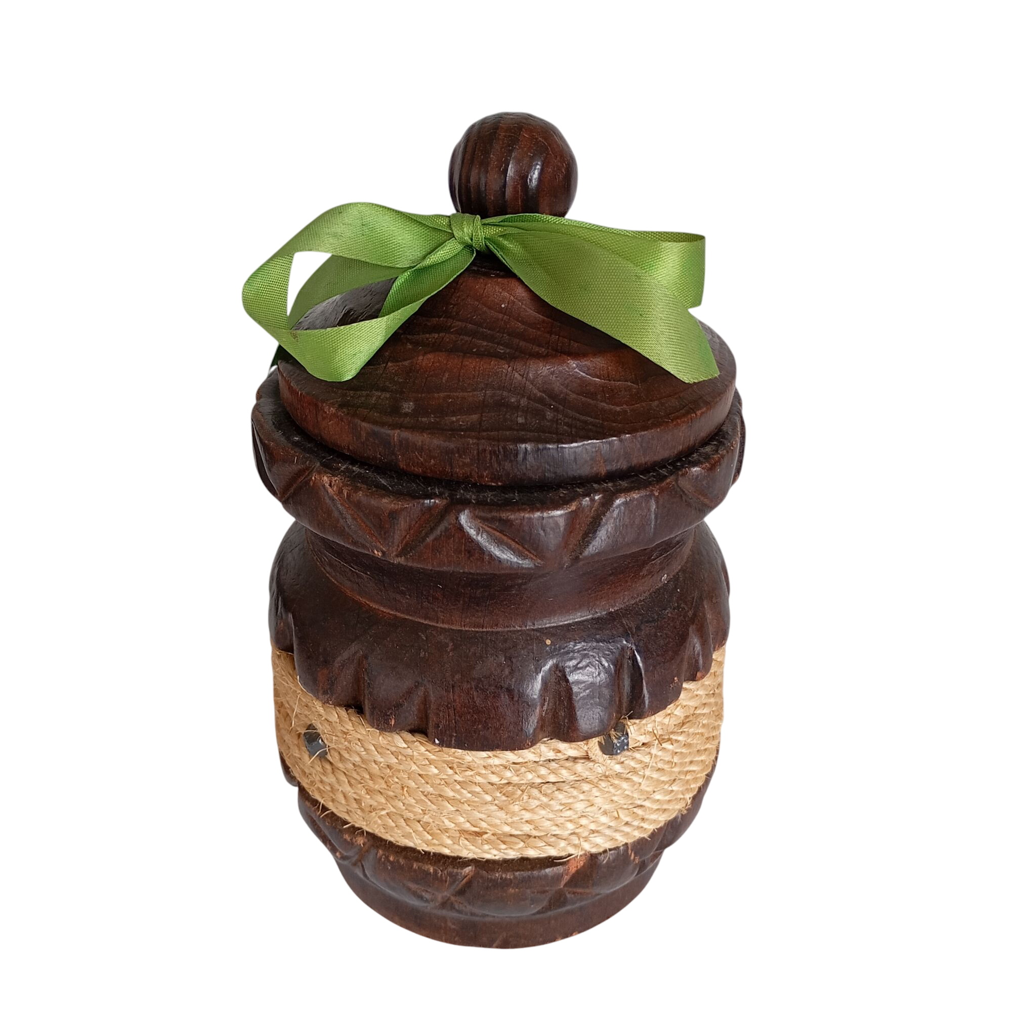 Pot en bois sculpté 