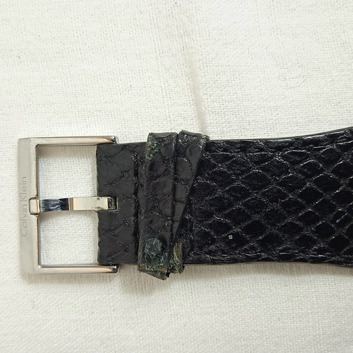 Voir photo 11 de Montre quartz femme "Calvin Klein" d'occasion Montre quartz femme "Calvin Klein" d'occasion État correct - Vue 11 -