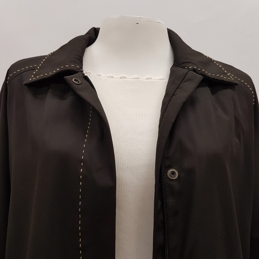 Voir photo 8 de Parka noir - ADELE JORIS - taille 40 Parka noir - ADELE JORIS - taille 40 Très bon état - Vue 8 -